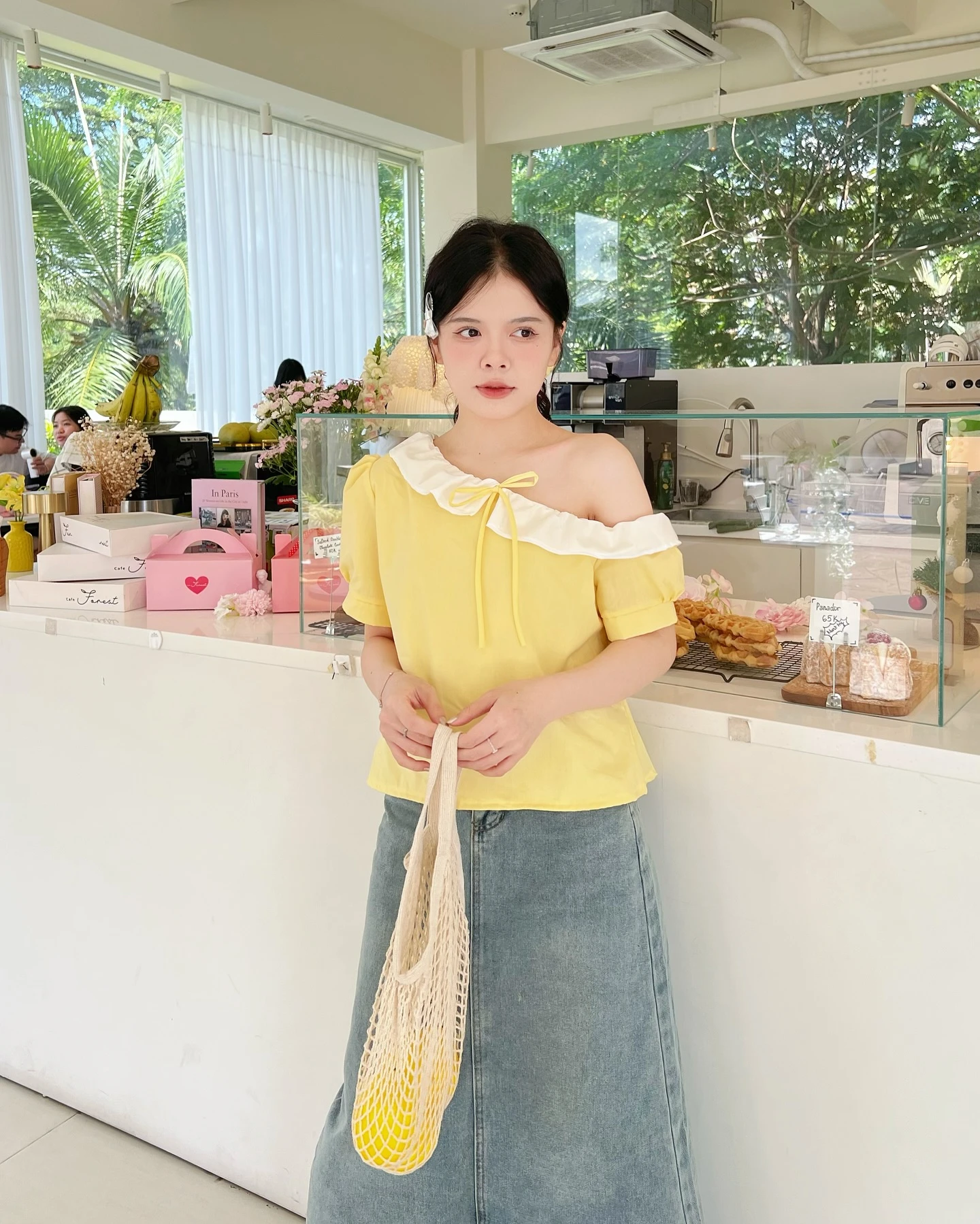 Áo babydoll vàng trễ vai phối trắng