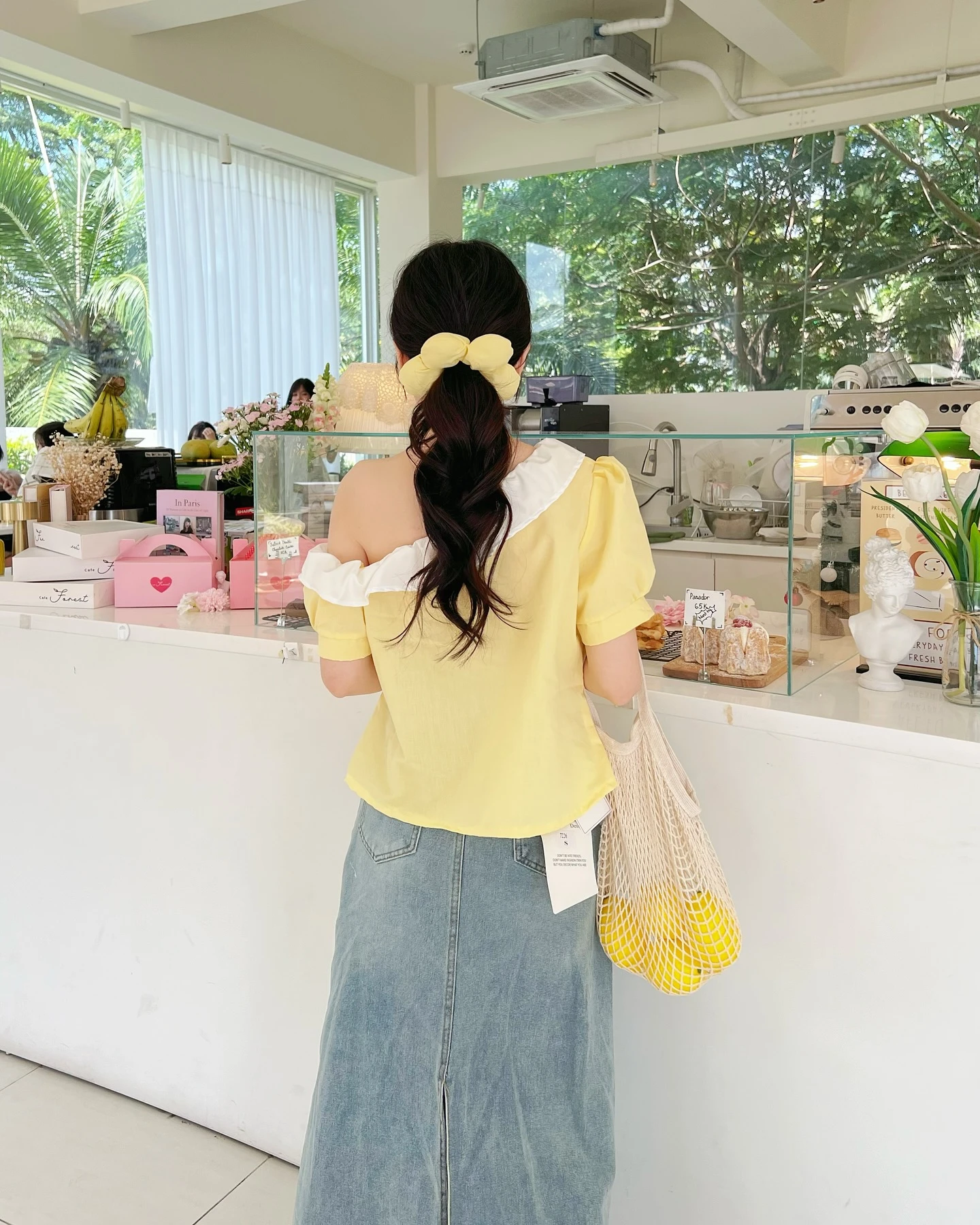 Áo babydoll vàng trễ vai phối trắng