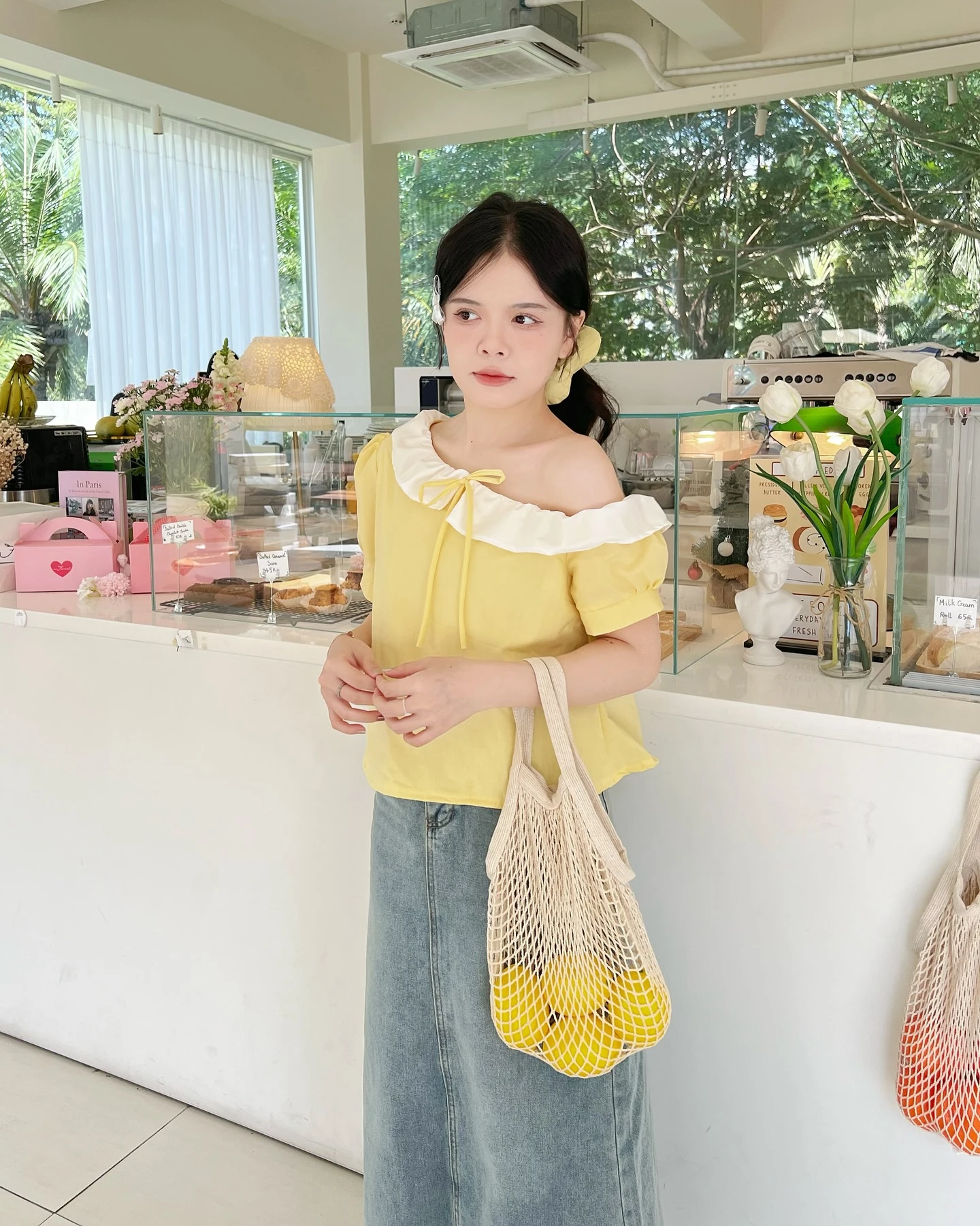 Áo babydoll vàng trễ vai phối trắng