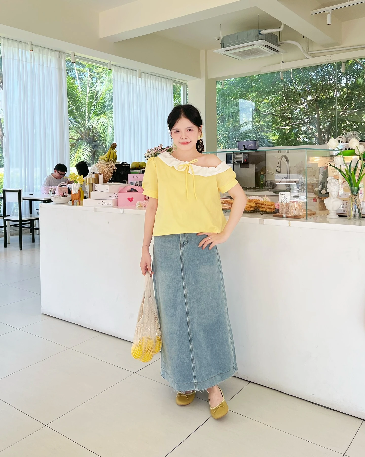 Áo babydoll vàng trễ vai phối trắng