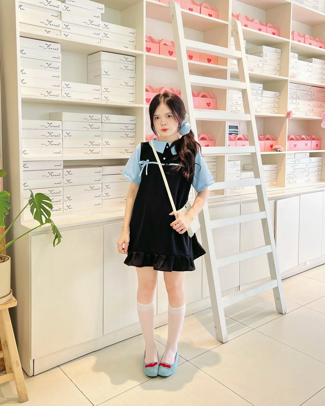  Đầm babydoll đen phối xanh dương 