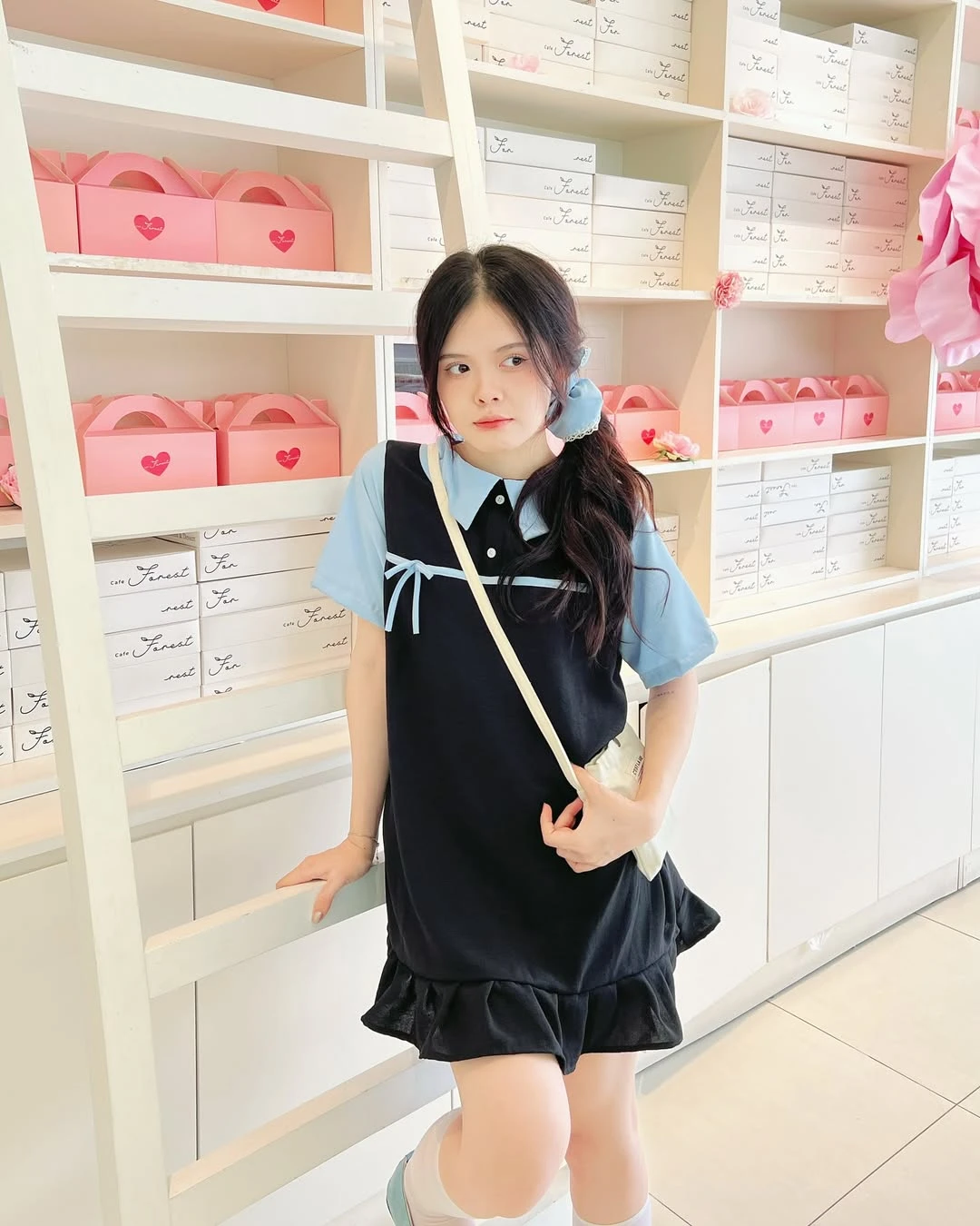 Đầm babydoll đen phối xanh dương