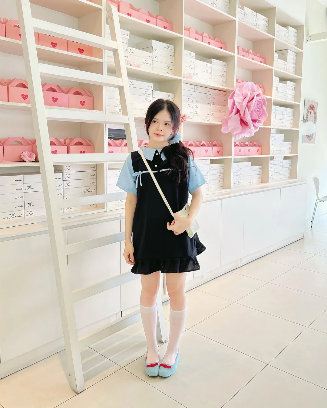 Đầm babydoll đen phối xanh dương