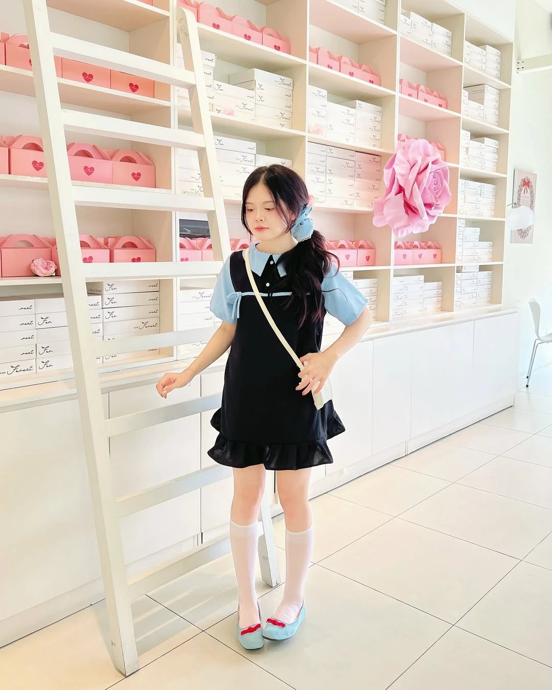 Đầm babydoll đen phối xanh dương