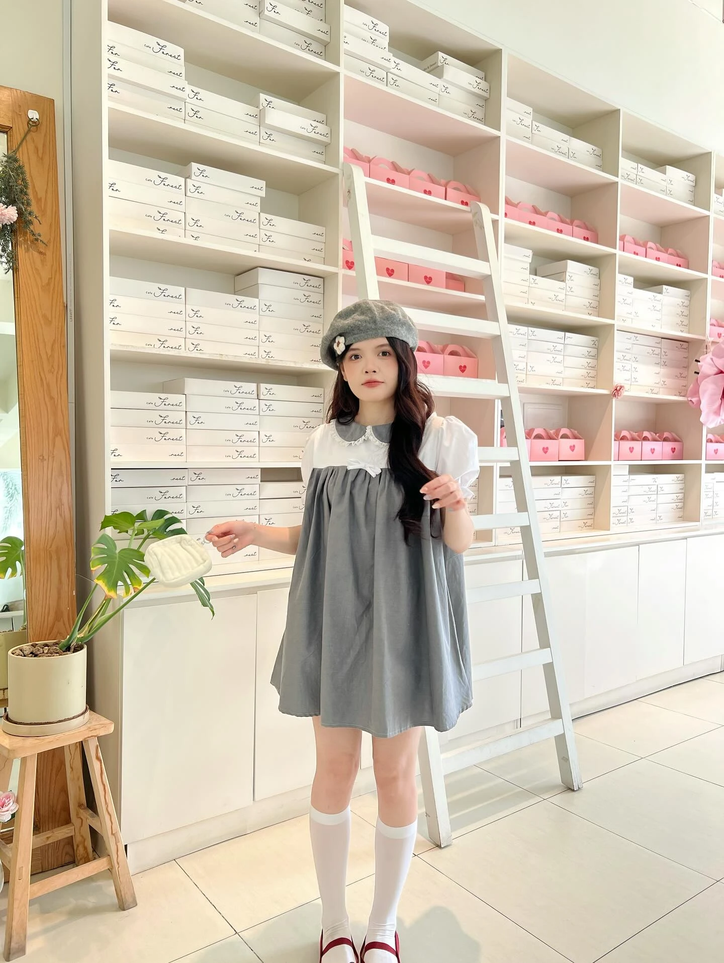 Đầm babydoll xám phối trắng bèo