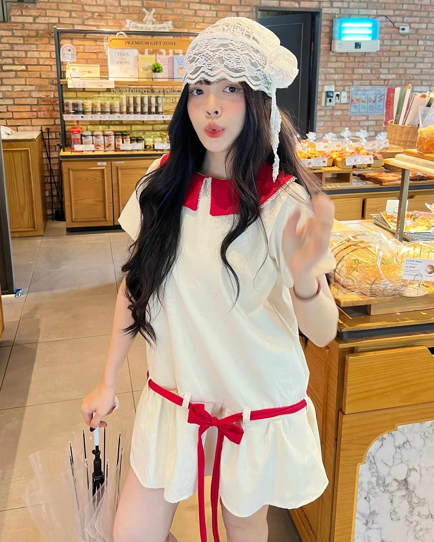 Đầm babydoll kem phối đỏ nơ rút dây