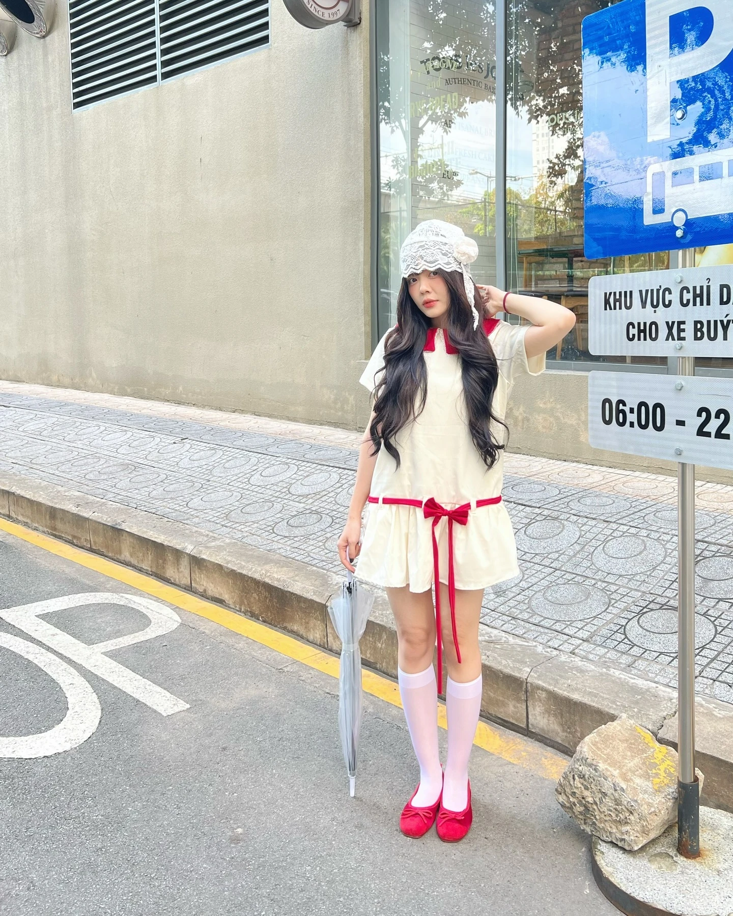 Đầm babydoll kem phối đỏ nơ rút dây