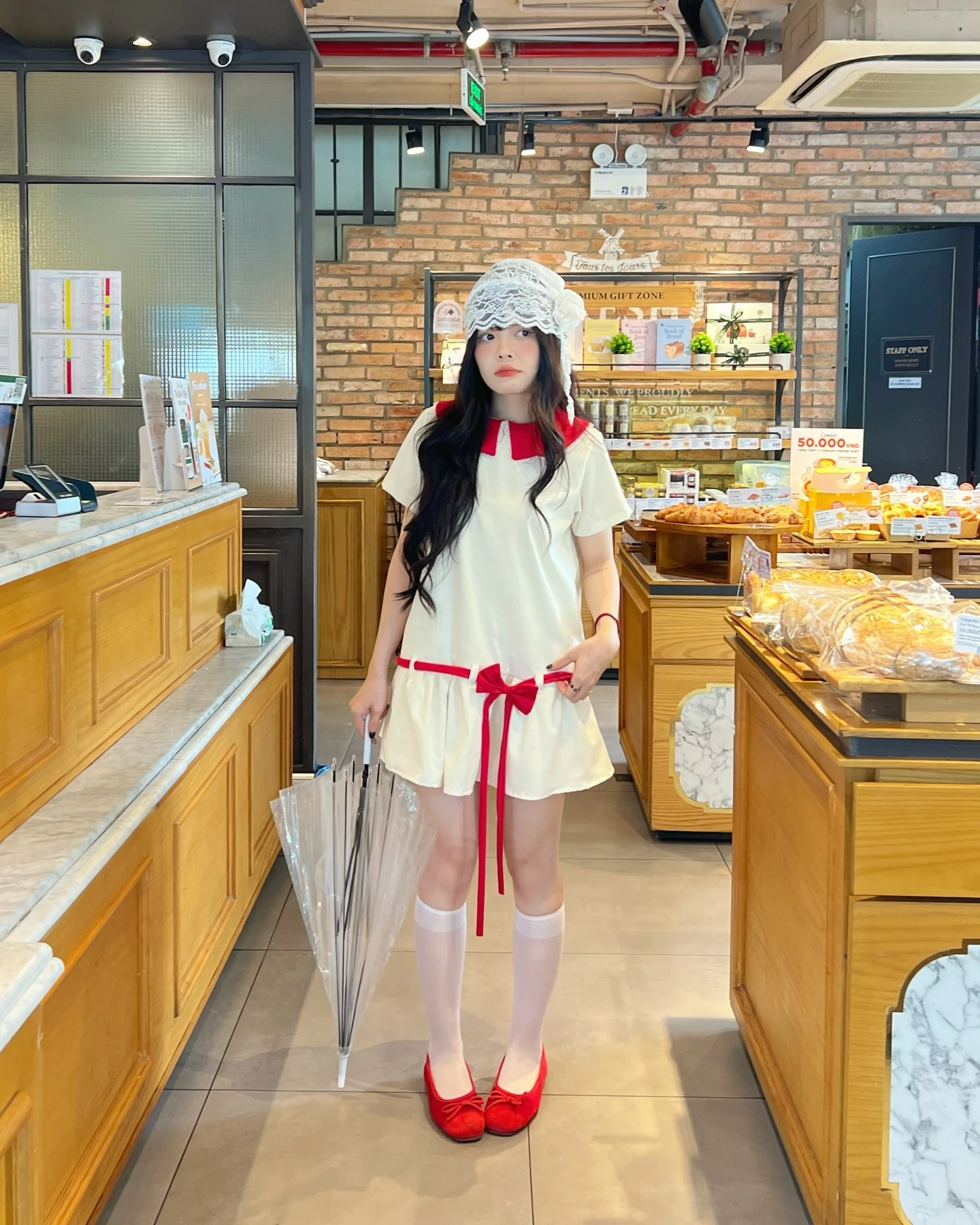 Đầm babydoll kem phối đỏ nơ rút dây