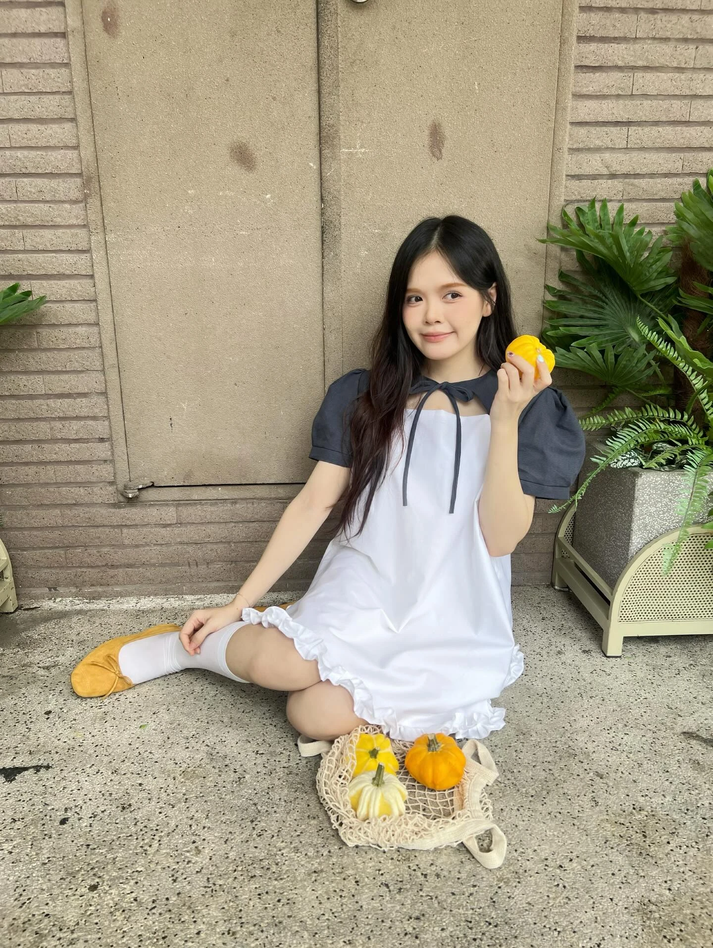 Đầm babydoll trắng phối tây caro xanh