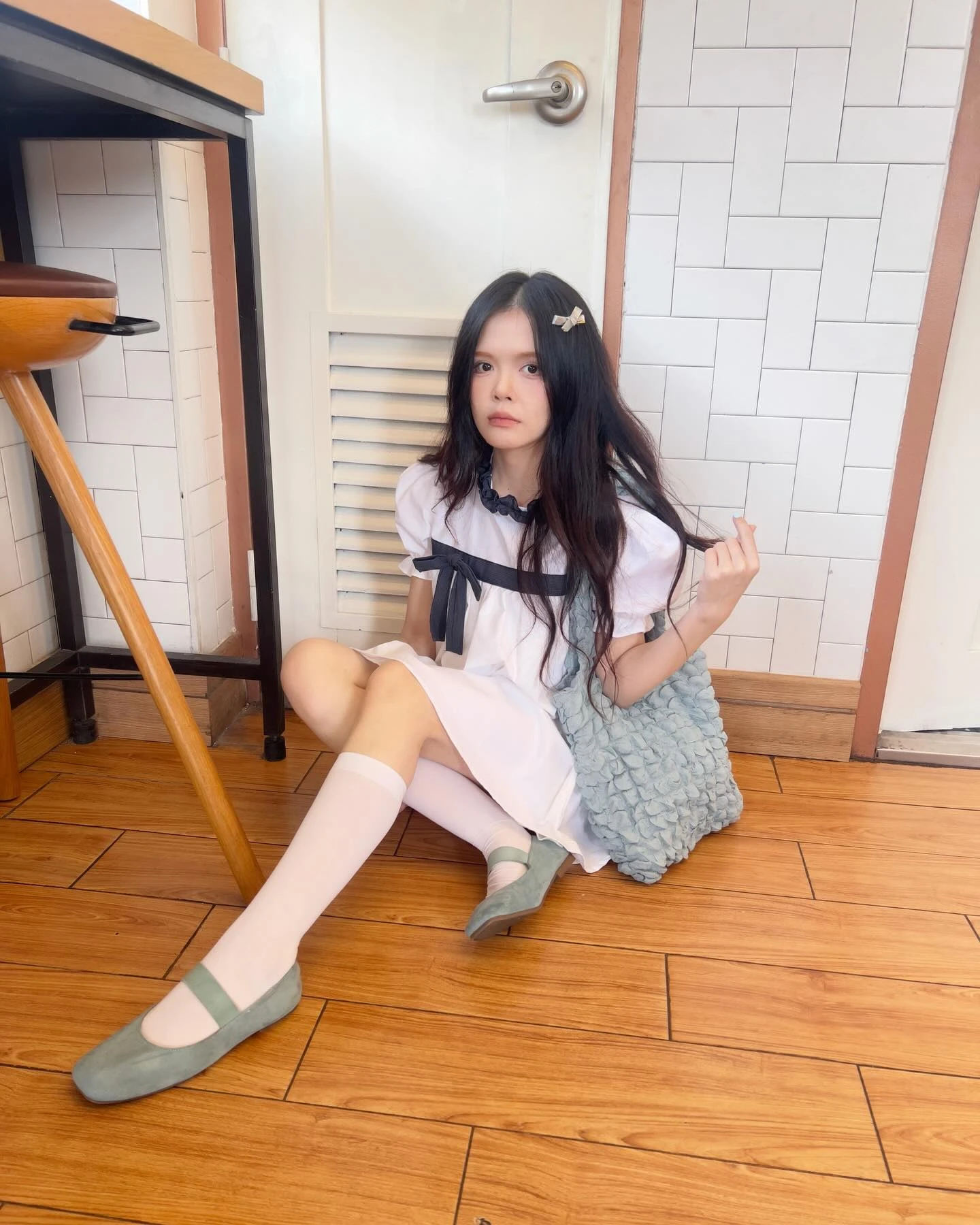 Đầm babydoll trắng phối caro xanh line giữa