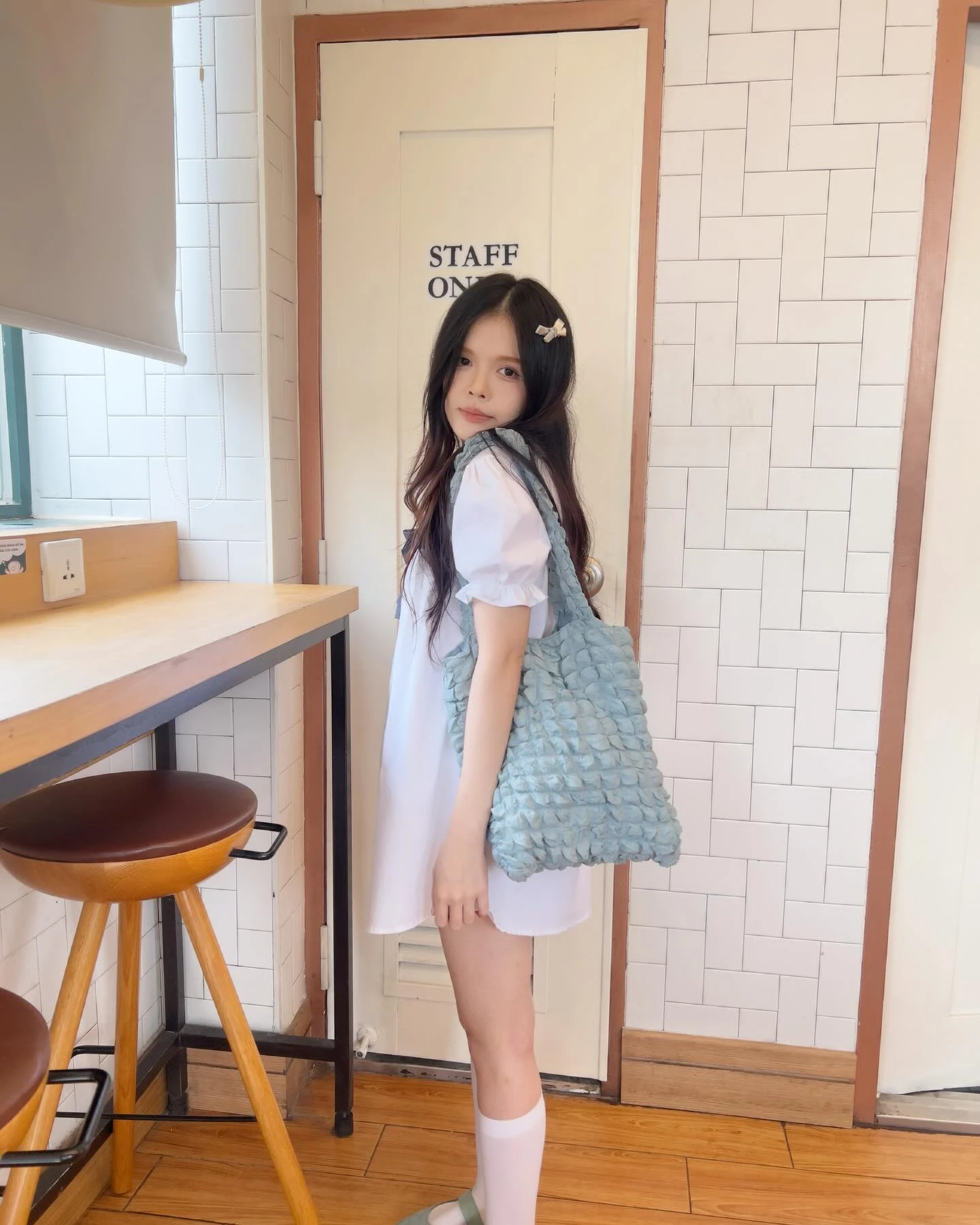 Đầm babydoll trắng phối caro xanh line giữa