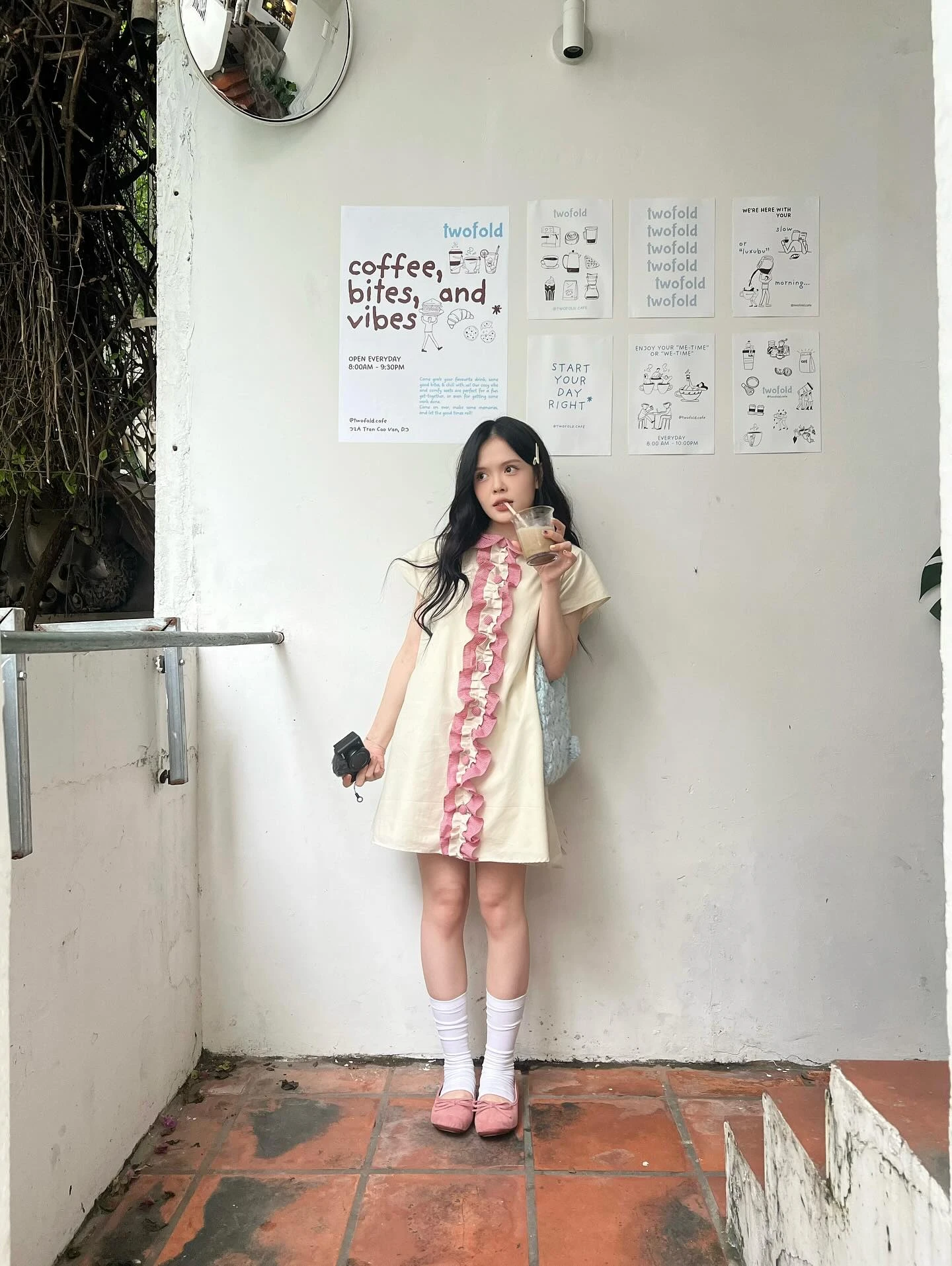 Đầm babydoll kem phối bèo caro đỏ