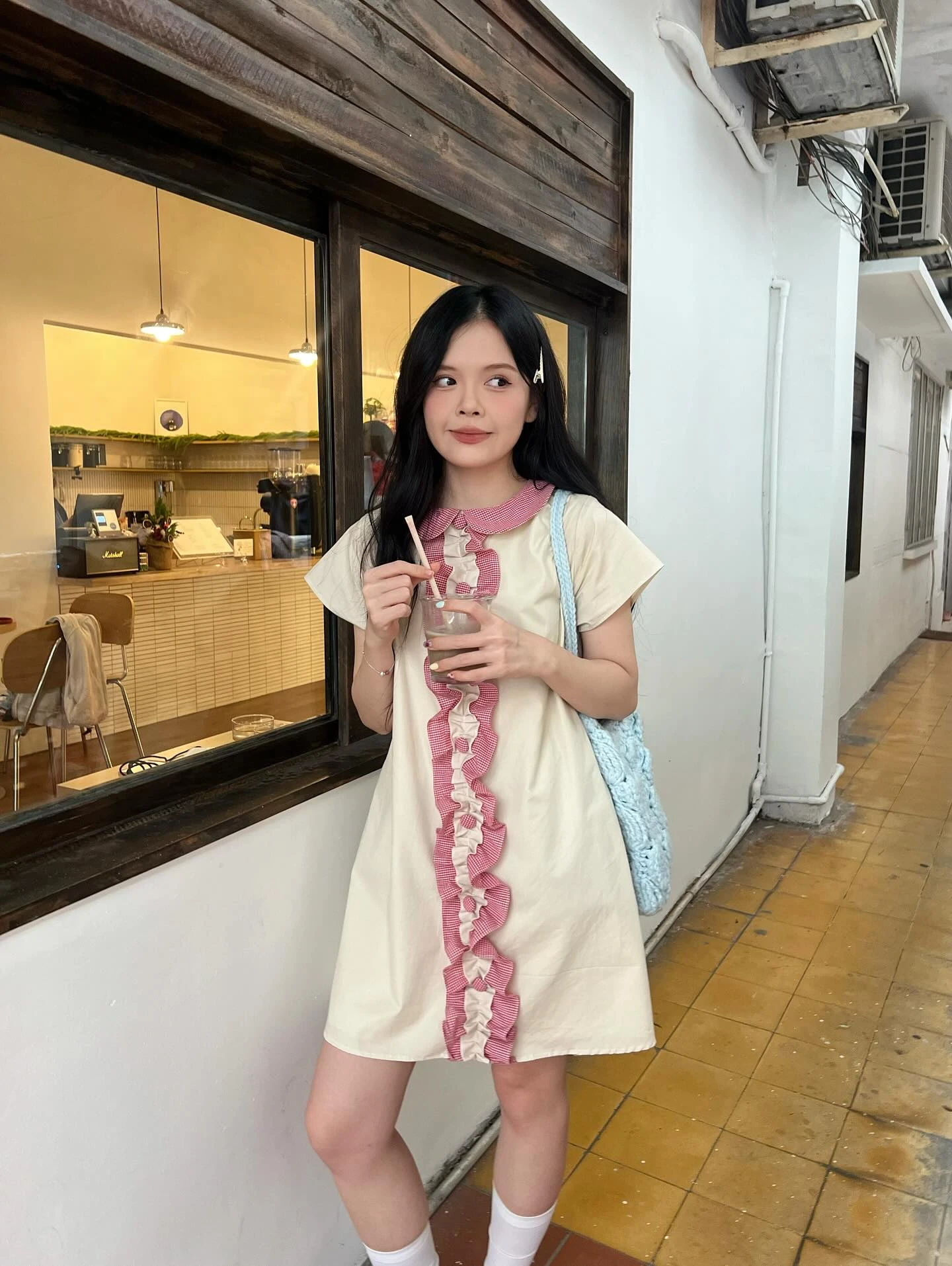 Đầm babydoll kem phối bèo caro đỏ