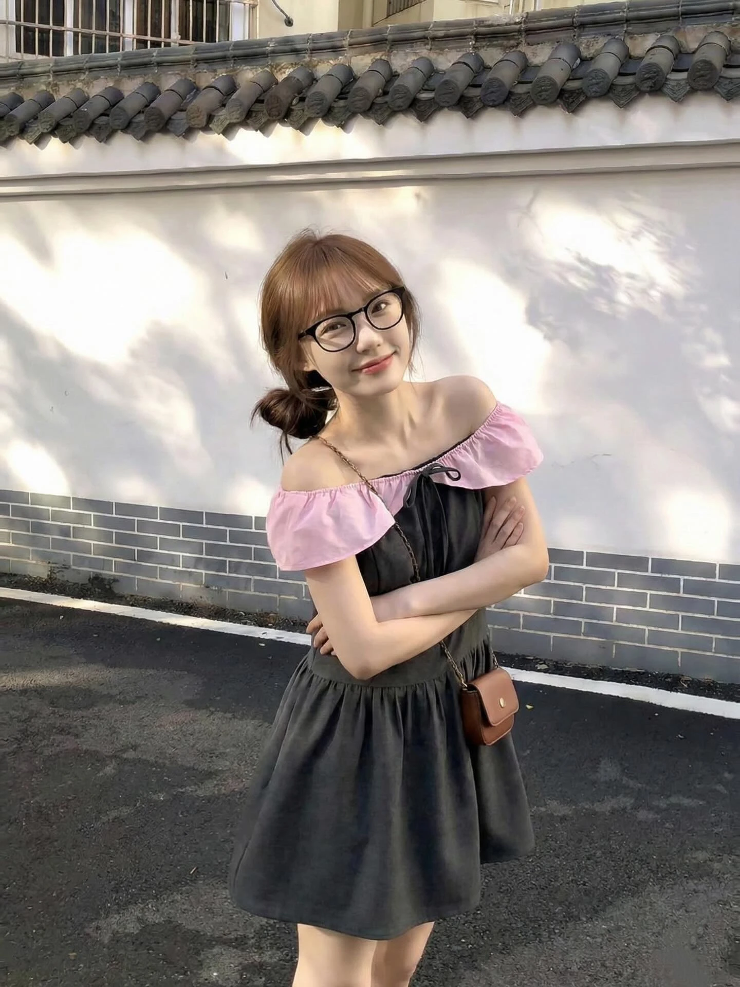 Đầm babydoll xám than phối hồng trễ vai