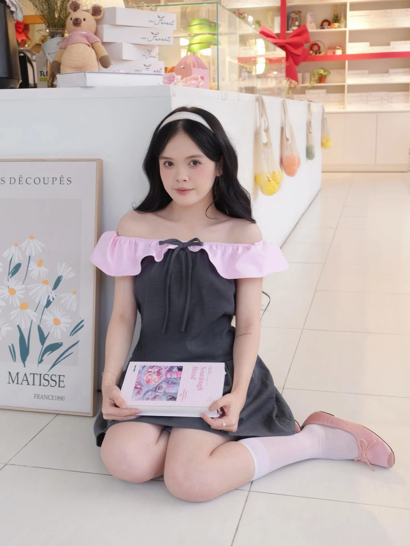 Đầm babydoll xám than phối hồng trễ vai