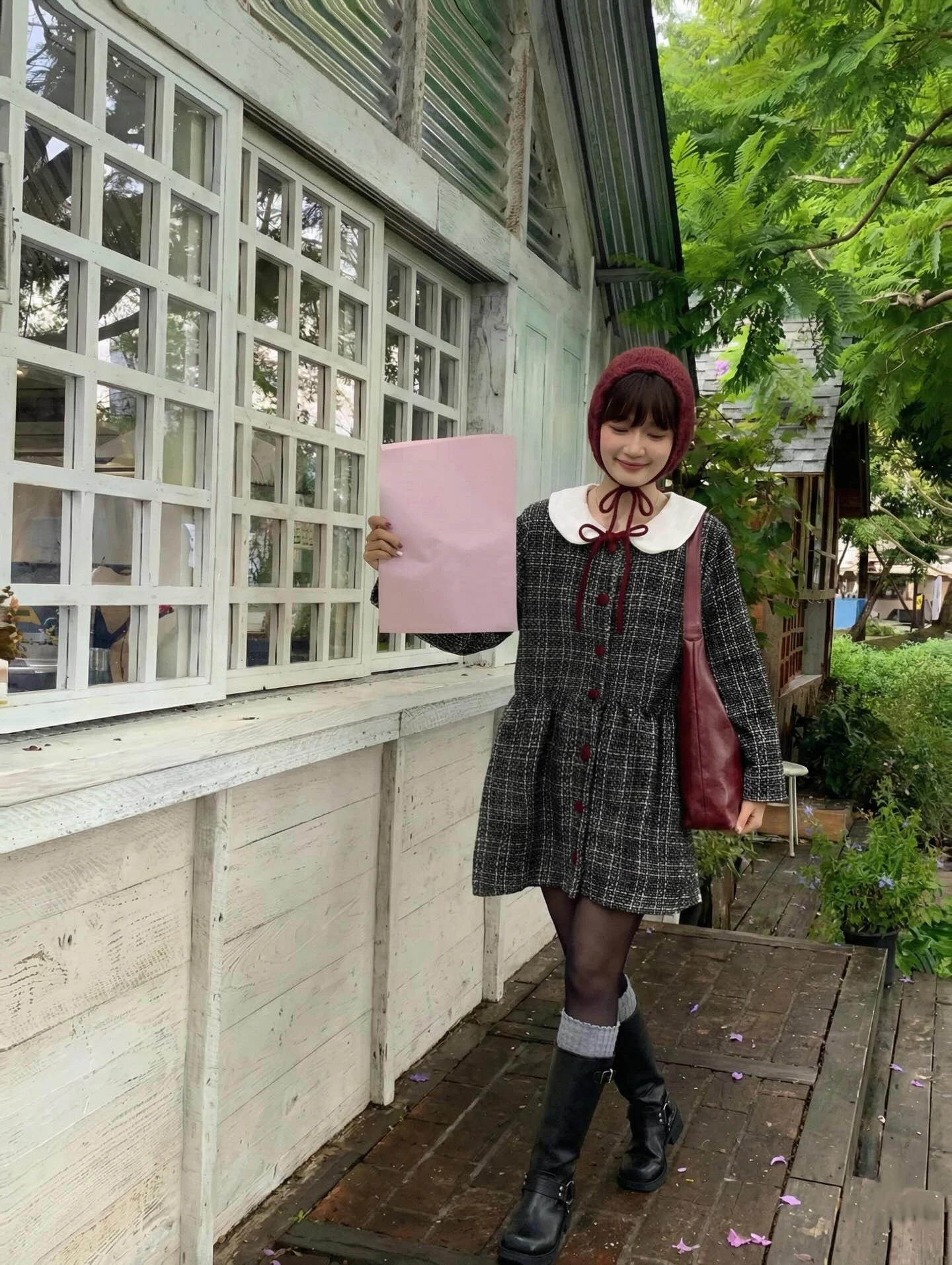 Đầm babydoll dạ đen than đính nút đỏ