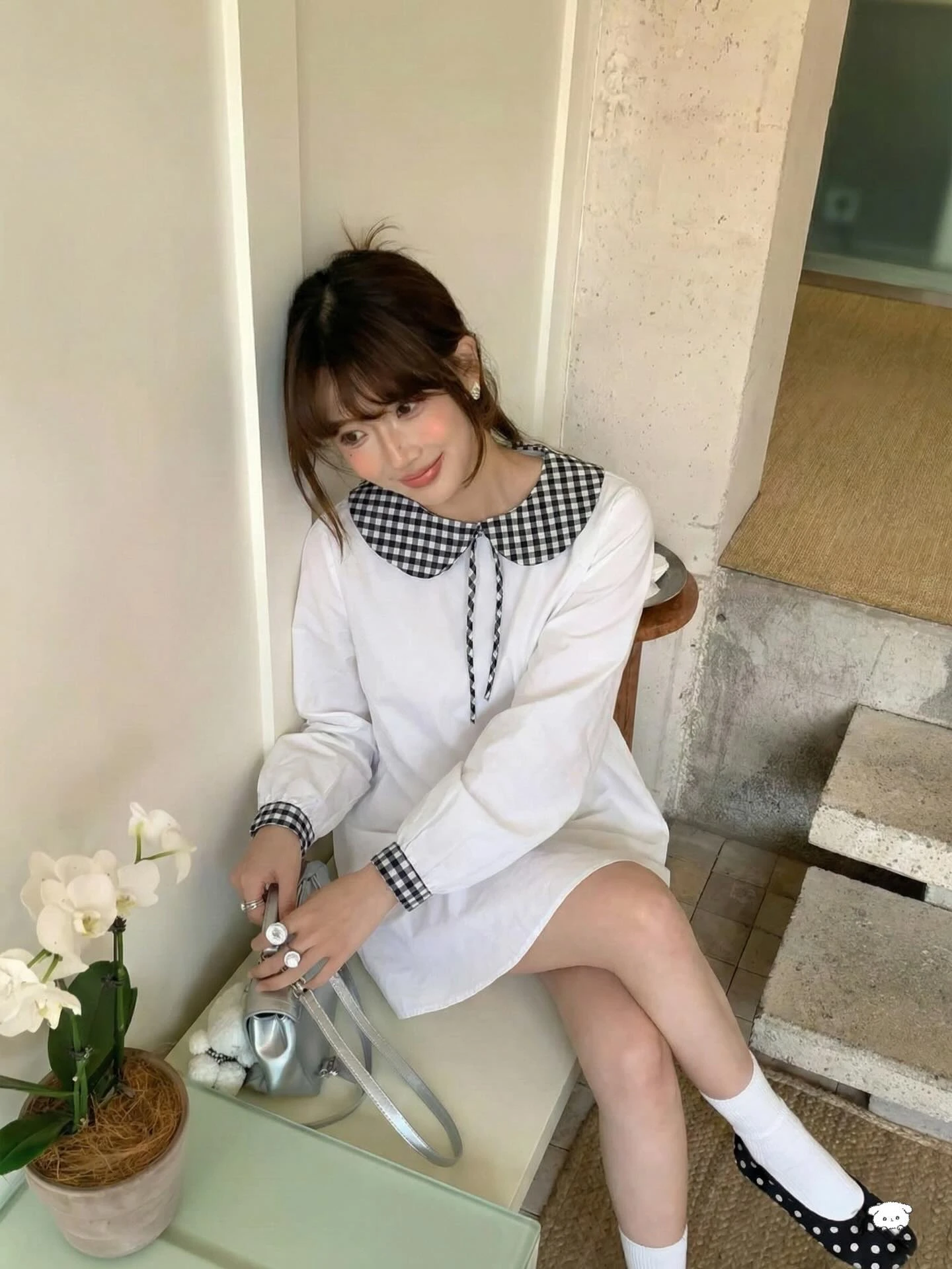 Đầm babydoll trắng phối caro đen tay dài