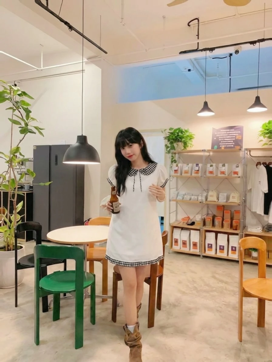 Đầm babydoll trắng phối caro đen tay bèo nơ