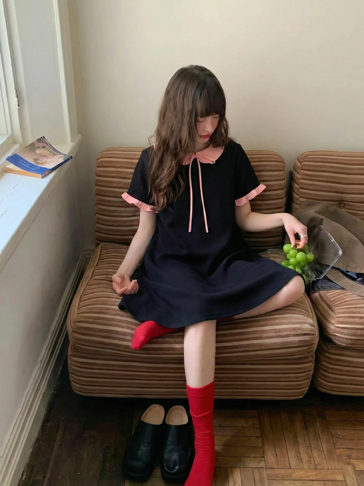 Đầm babydoll đen phối hồng bèo