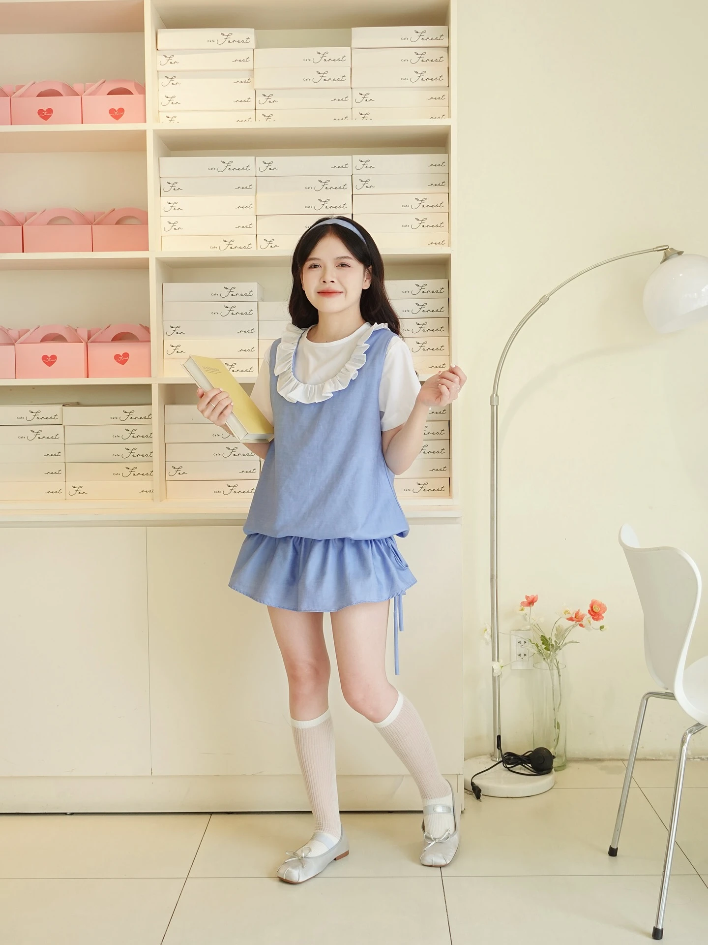 Set babydoll yếm xanh áo trắng bo chun kèm bảo hộ