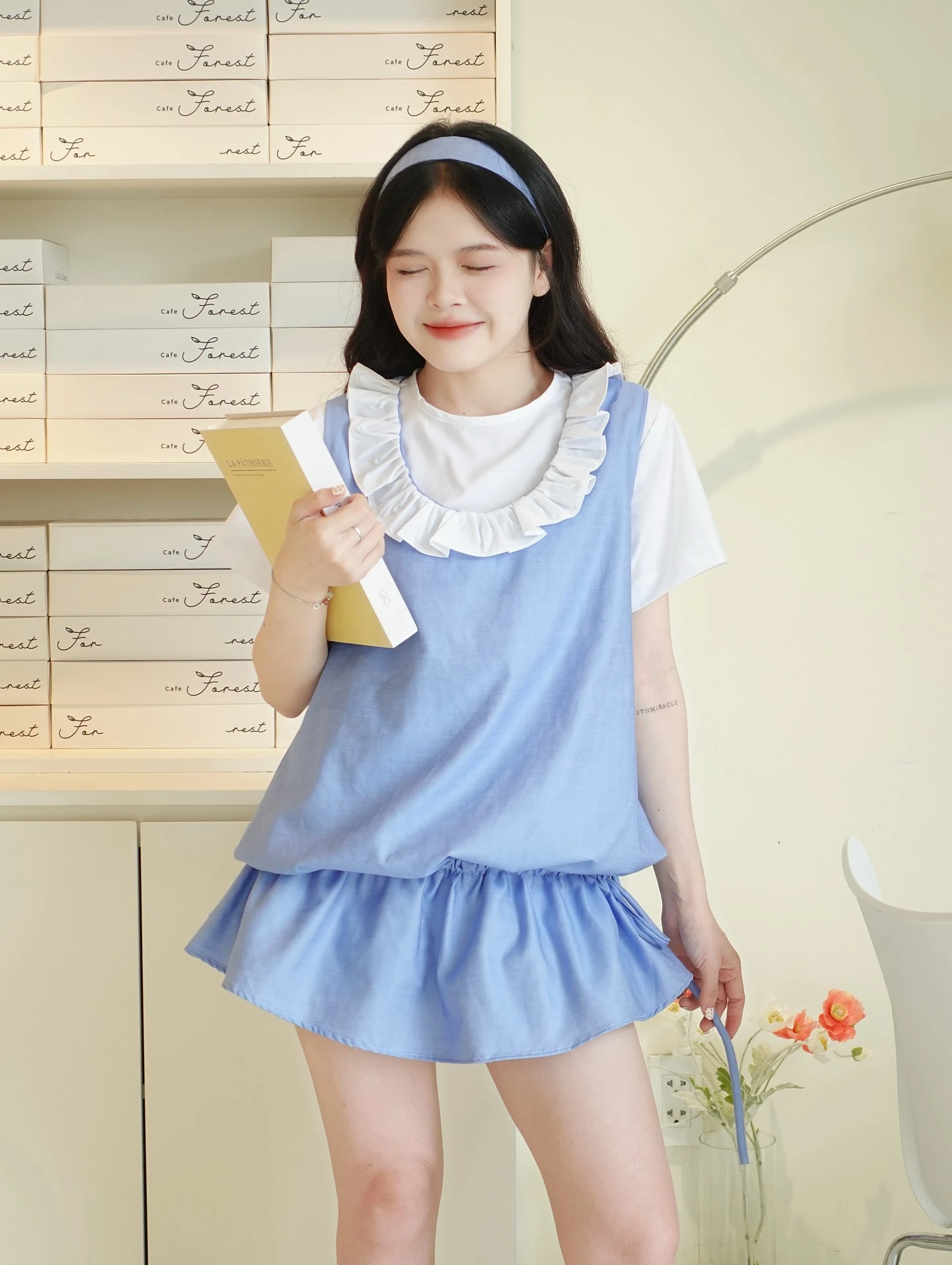 Set babydoll yếm xanh áo trắng bo chun kèm bảo hộ