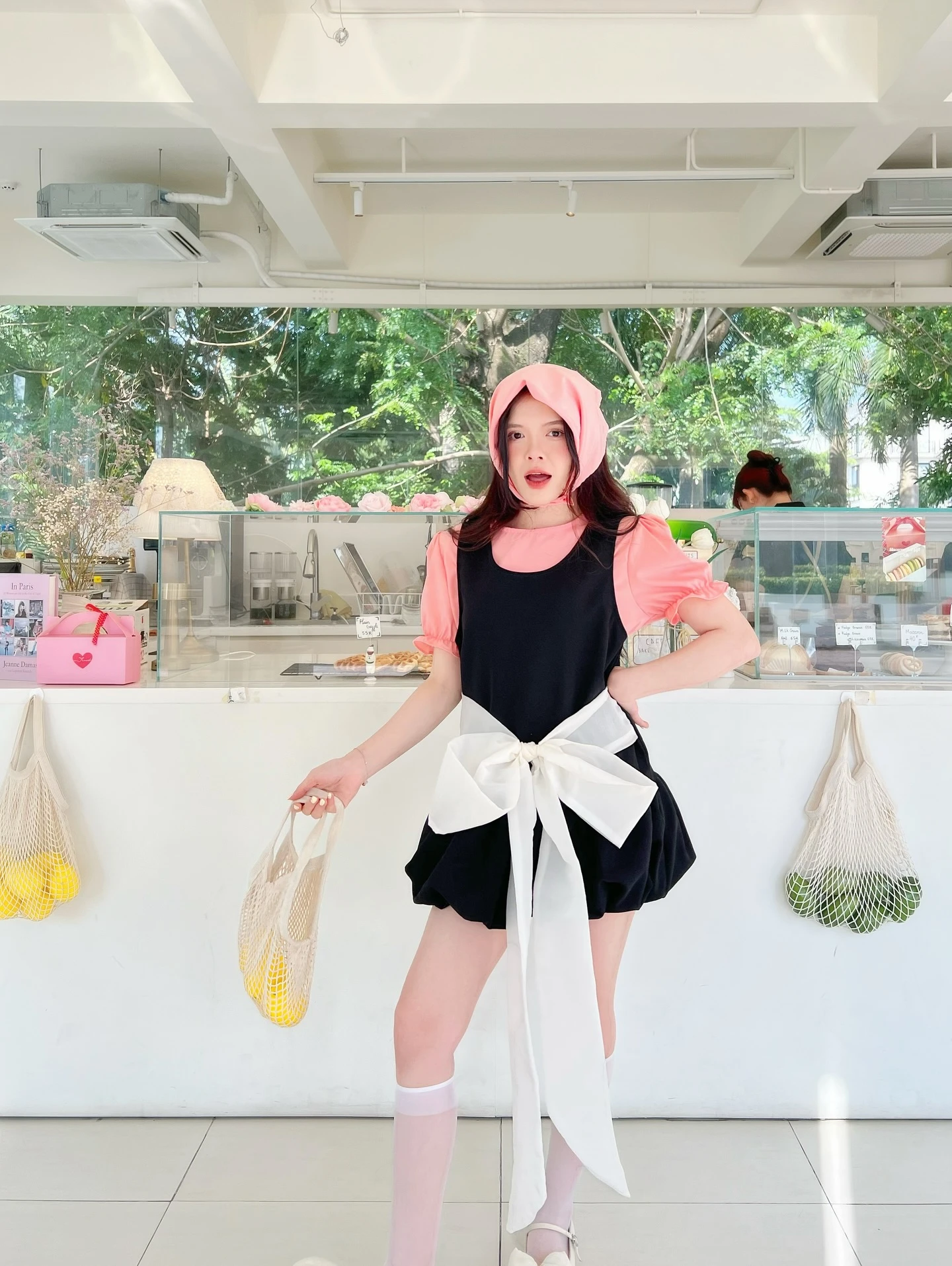 Set babydoll áo hồng + yếm đen nơ trắng kèm khăn turban