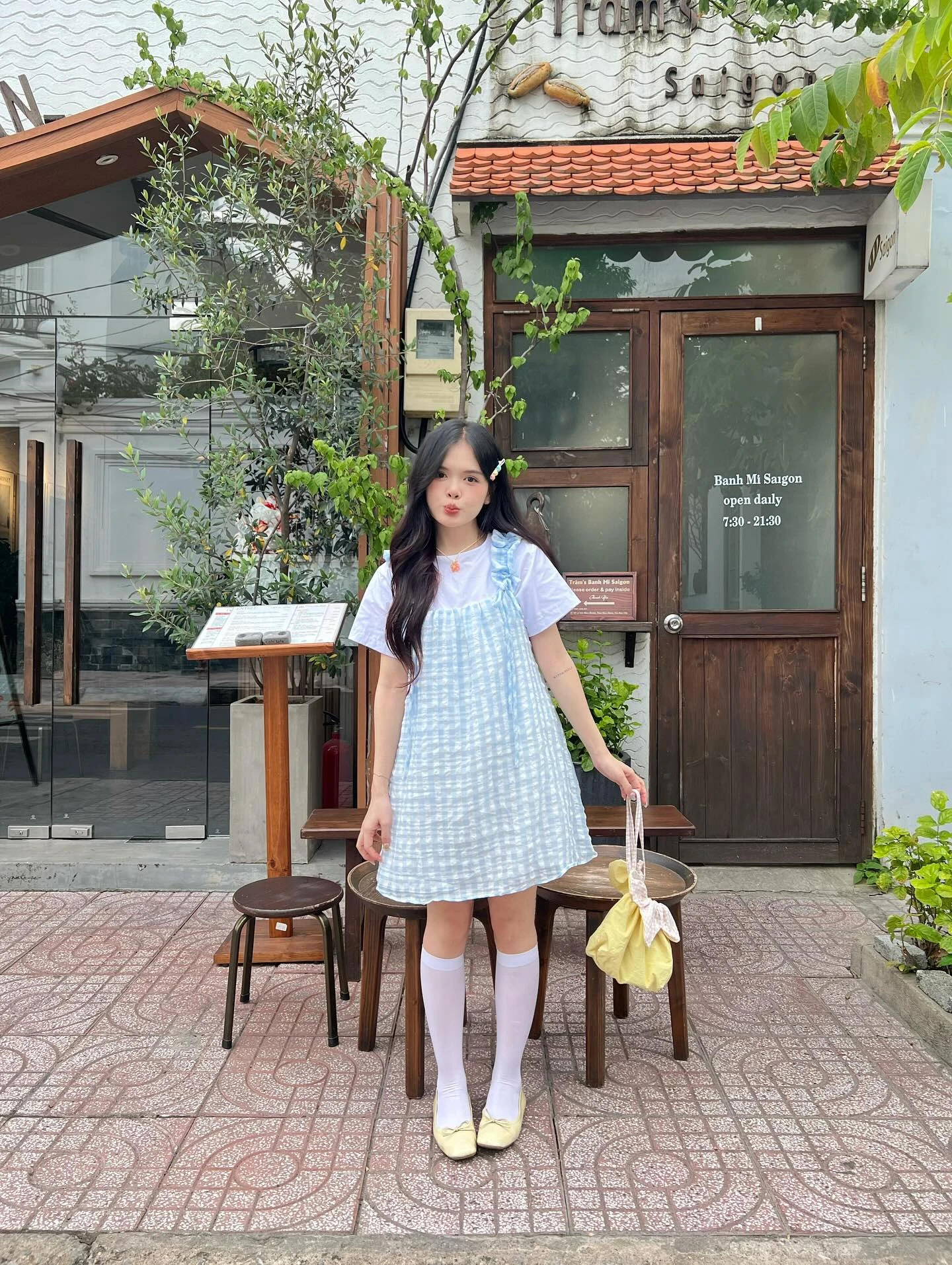 Set babydoll caro xanh nhạt, áo trắng phối 2 dây bèo