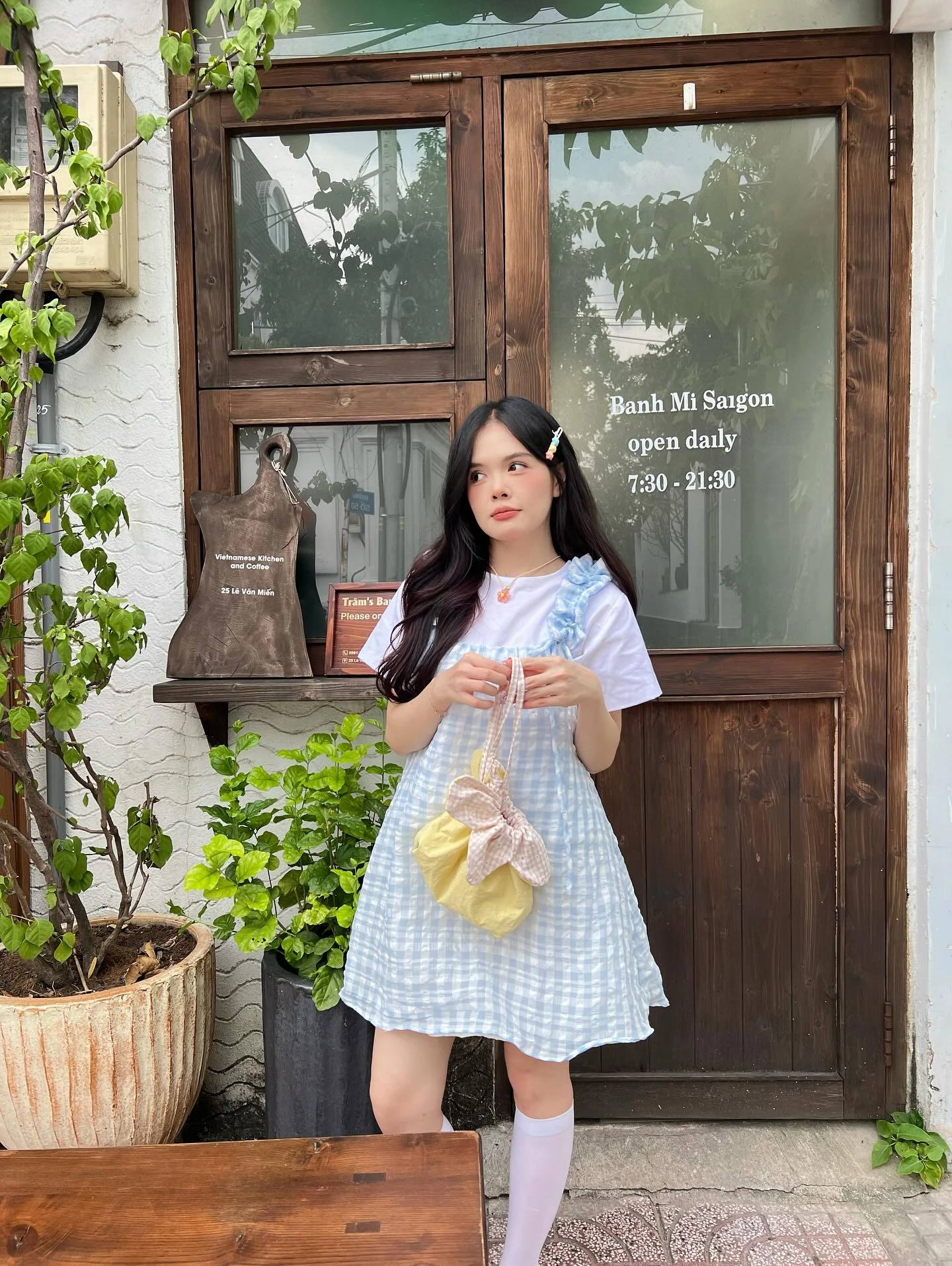 Set babydoll caro xanh nhạt, áo trắng phối 2 dây bèo