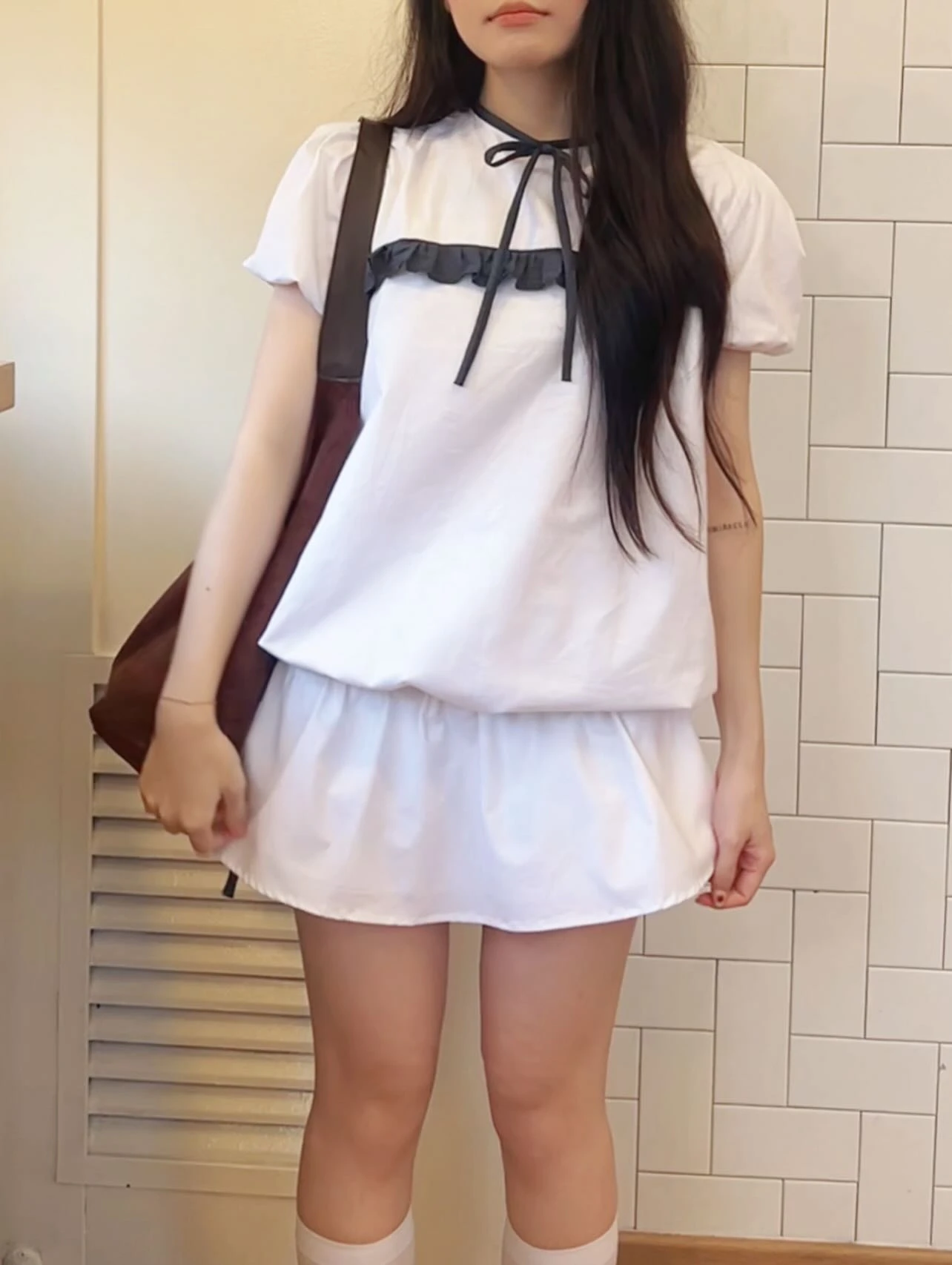 Set babydoll trắng phối nơ line cổ bèo caro xanh