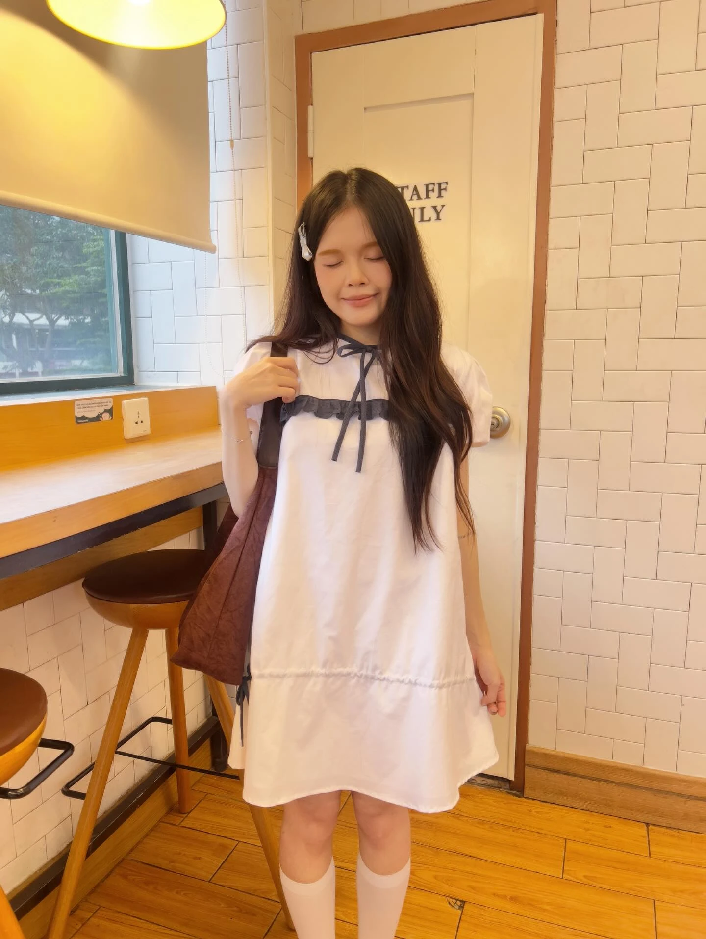 Set babydoll trắng phối nơ line cổ bèo caro xanh