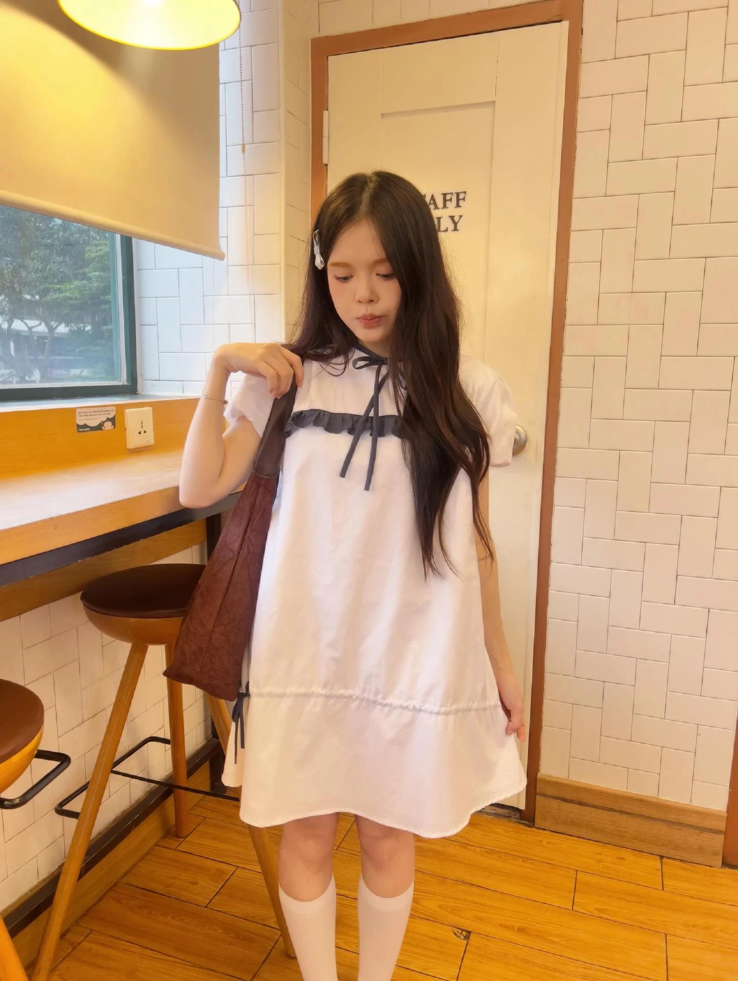 Set babydoll trắng phối nơ line cổ bèo caro xanh