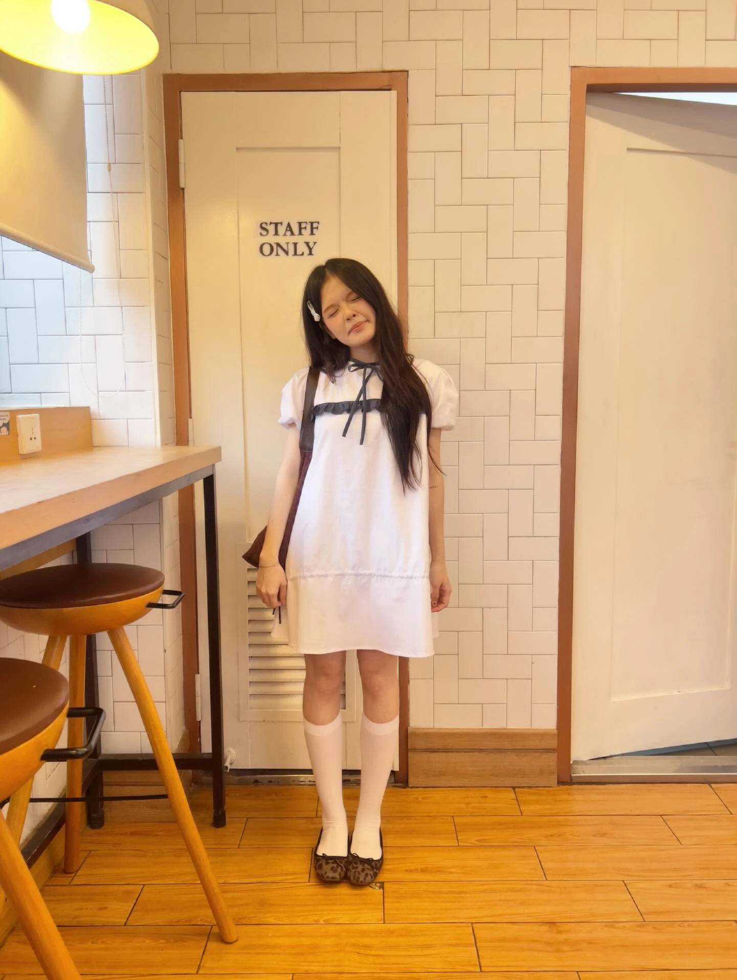 Set babydoll trắng phối nơ line cổ bèo caro xanh