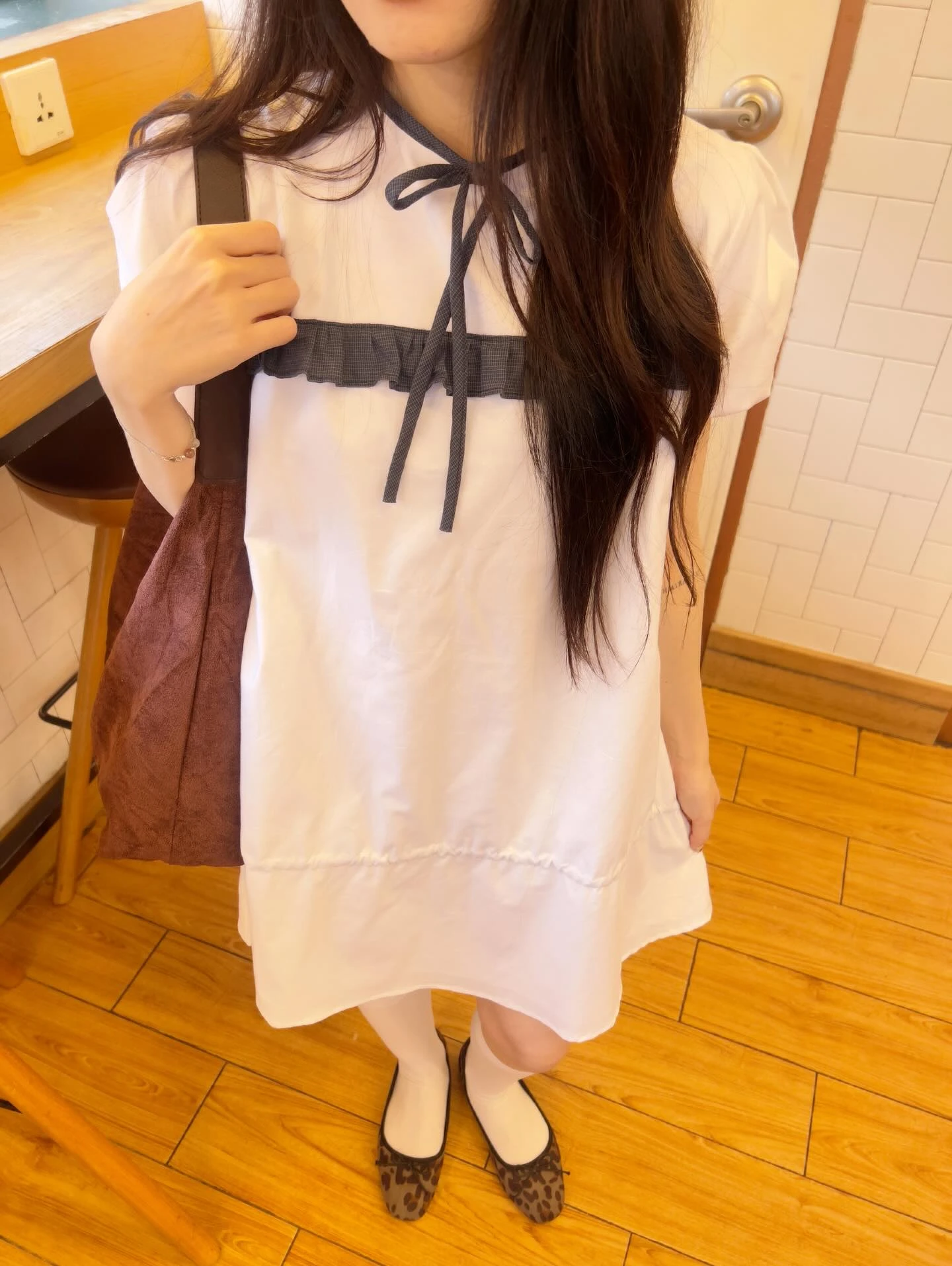 Set babydoll trắng phối nơ line cổ bèo caro xanh