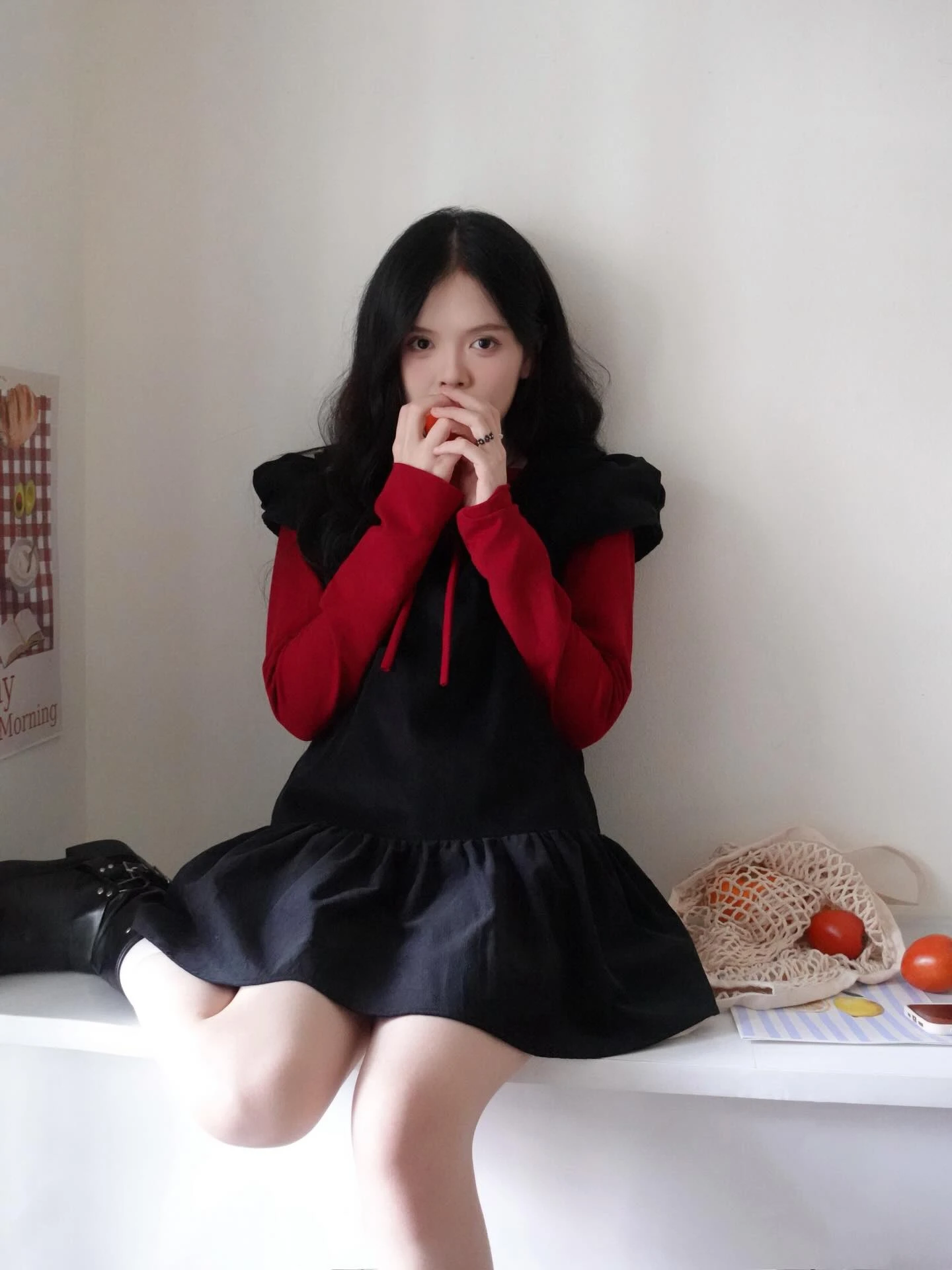 Set babydoll áo thun đỏ tay dài yếm đen