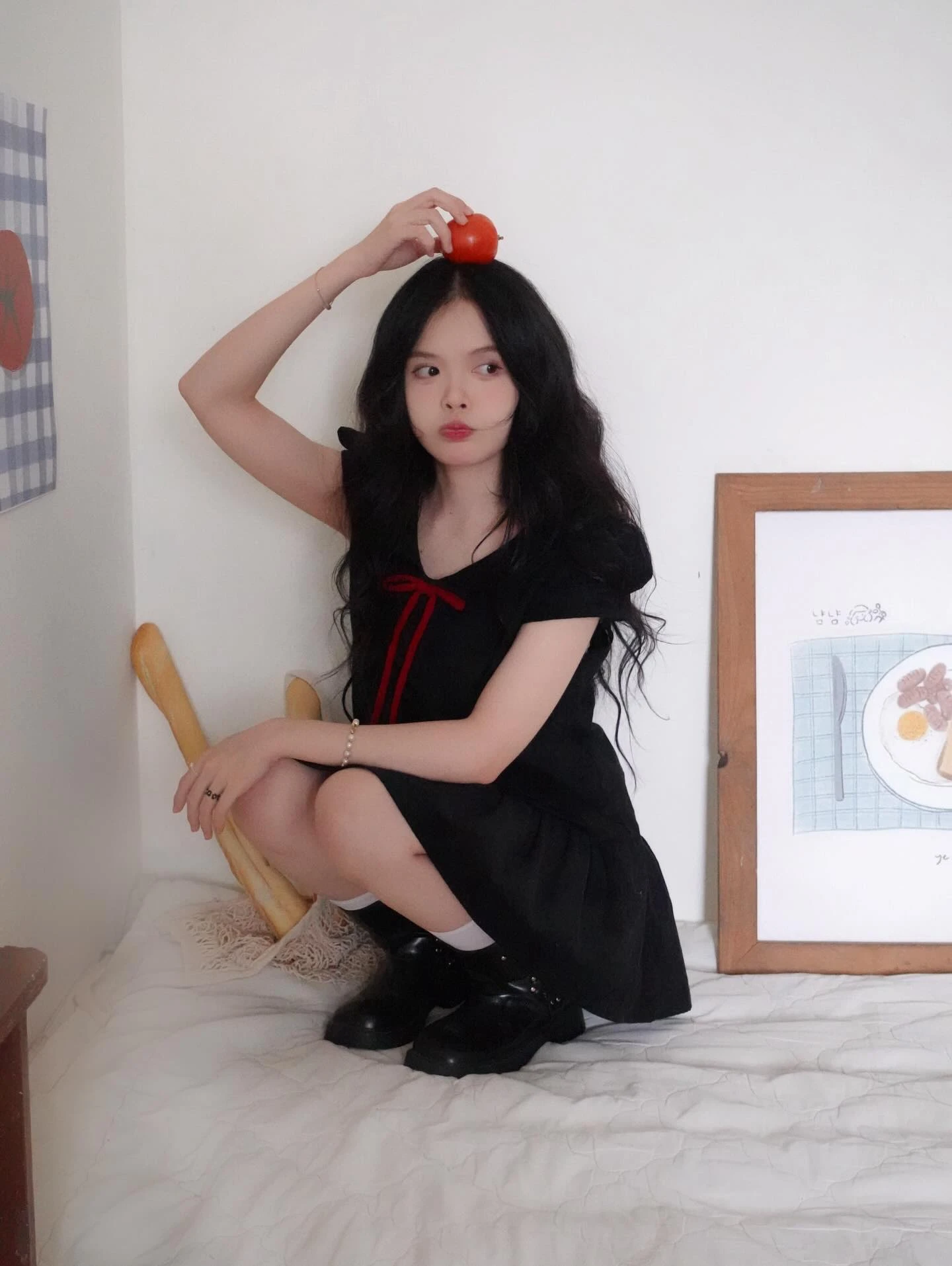 Set babydoll áo thun đỏ tay dài yếm đen