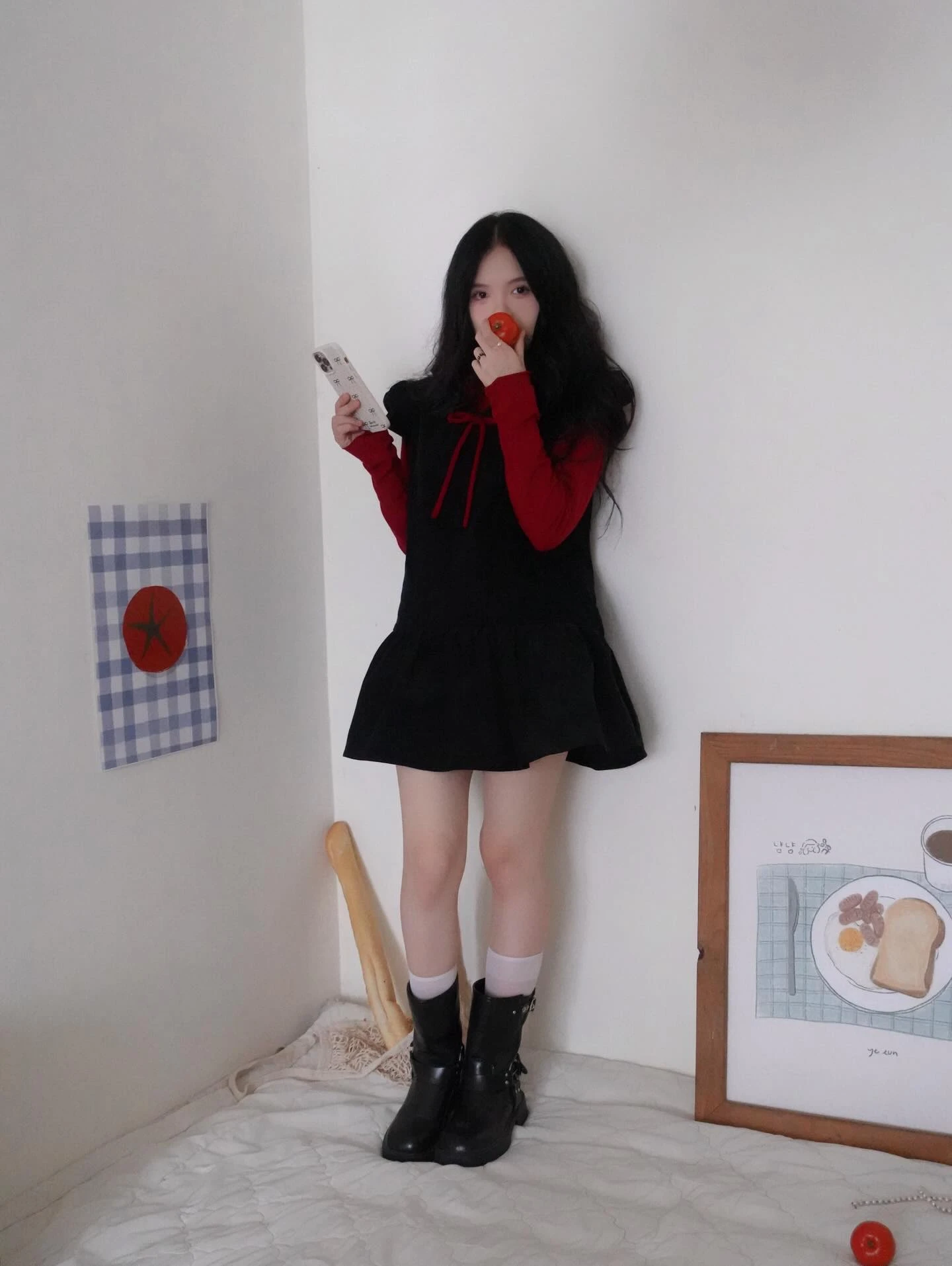 Set babydoll áo thun đỏ tay dài yếm đen