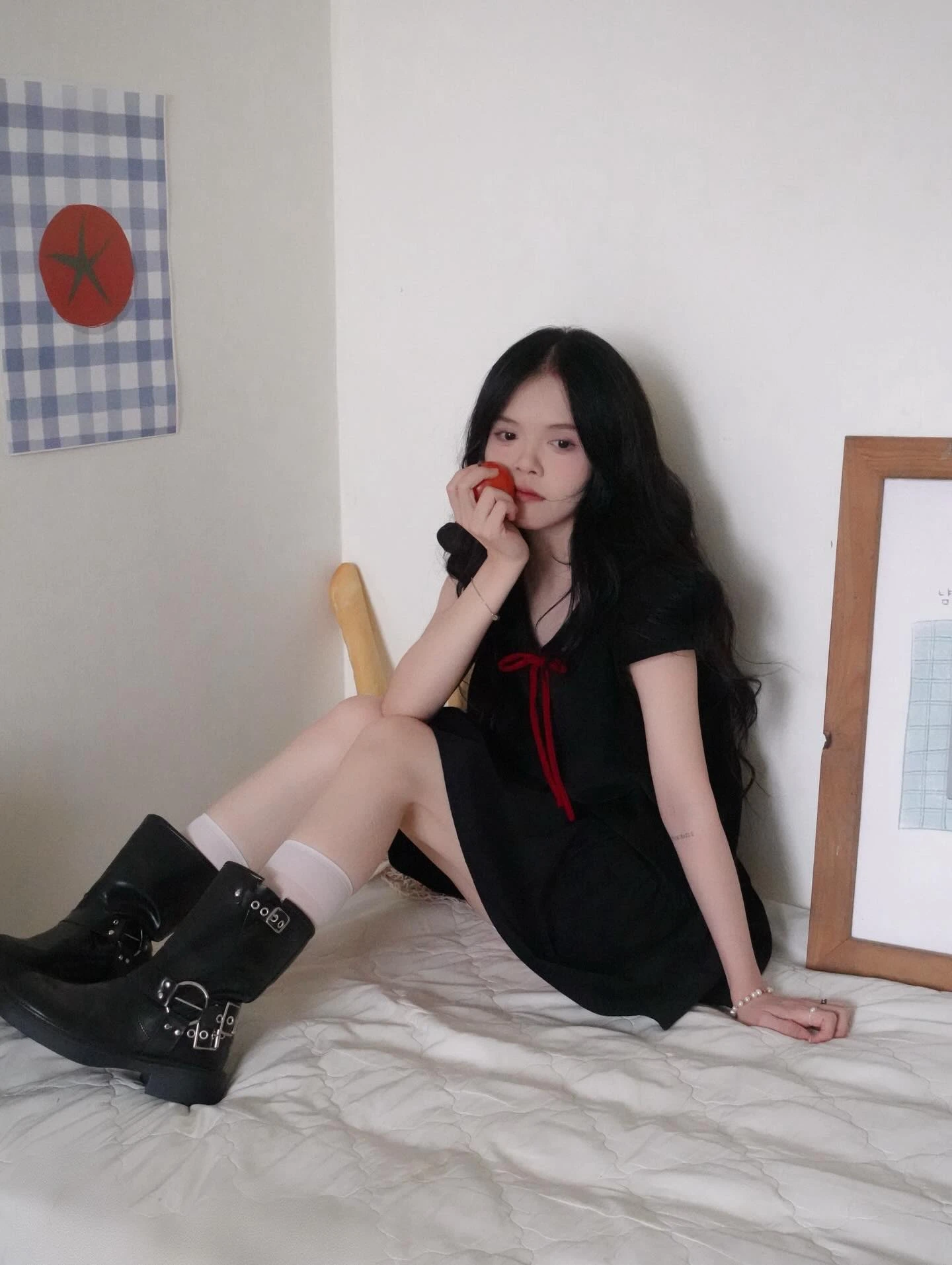 Set babydoll áo thun đỏ tay dài yếm đen