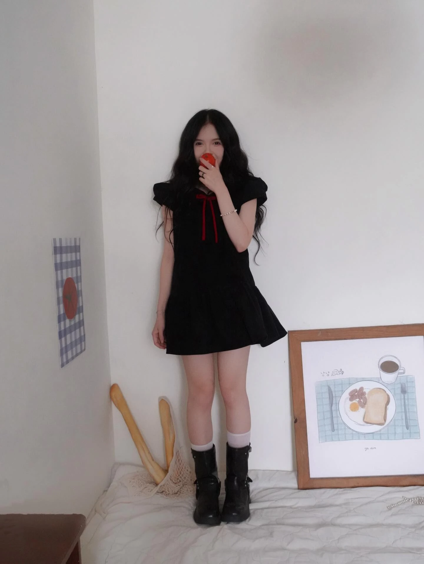 Set babydoll áo thun đỏ tay dài yếm đen