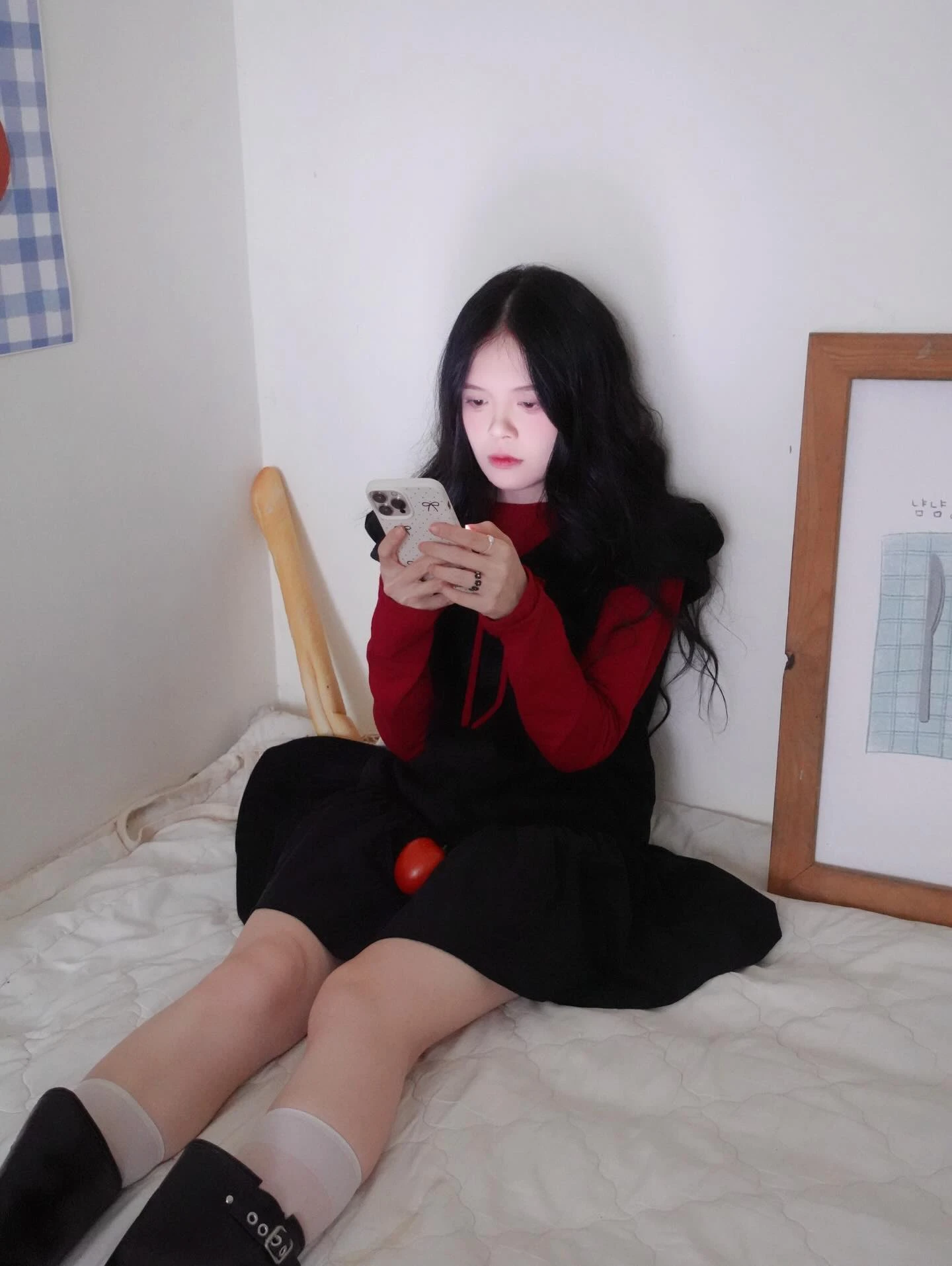 Set babydoll áo thun đỏ tay dài yếm đen