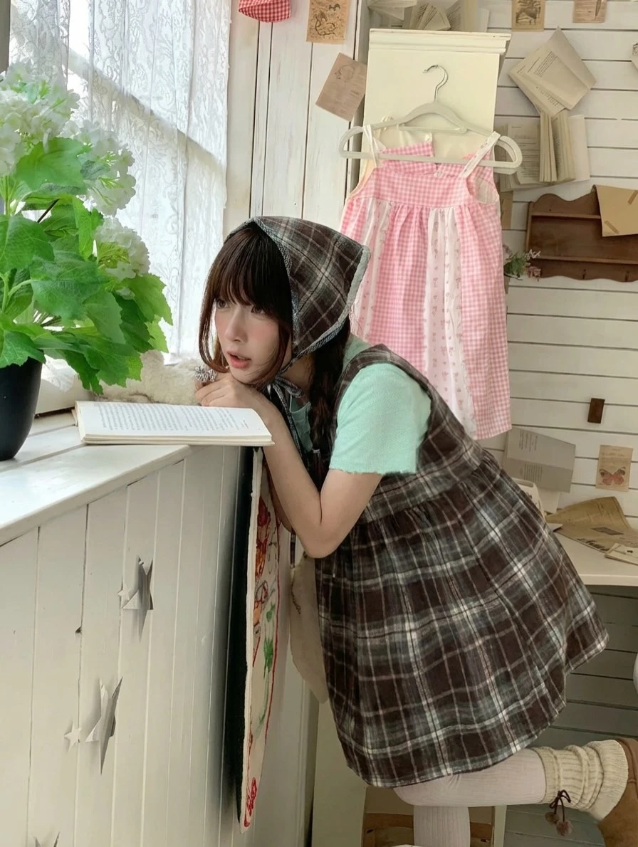 Set babydoll áo thun xanh yếm caro nâu