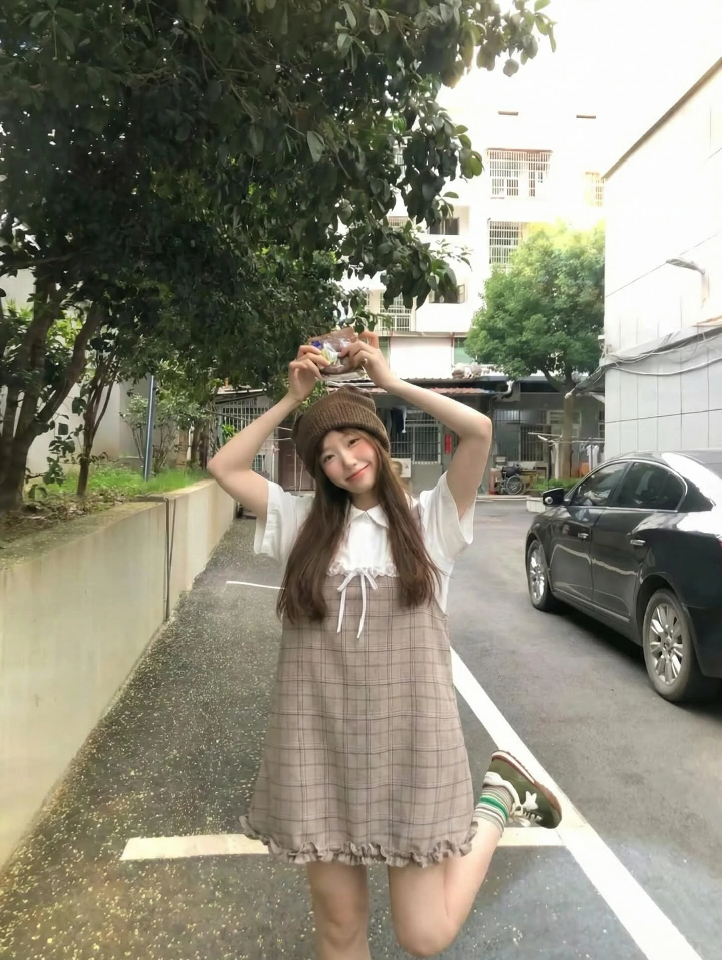 Set babydoll áo trắng yếm caro nâu nhạt